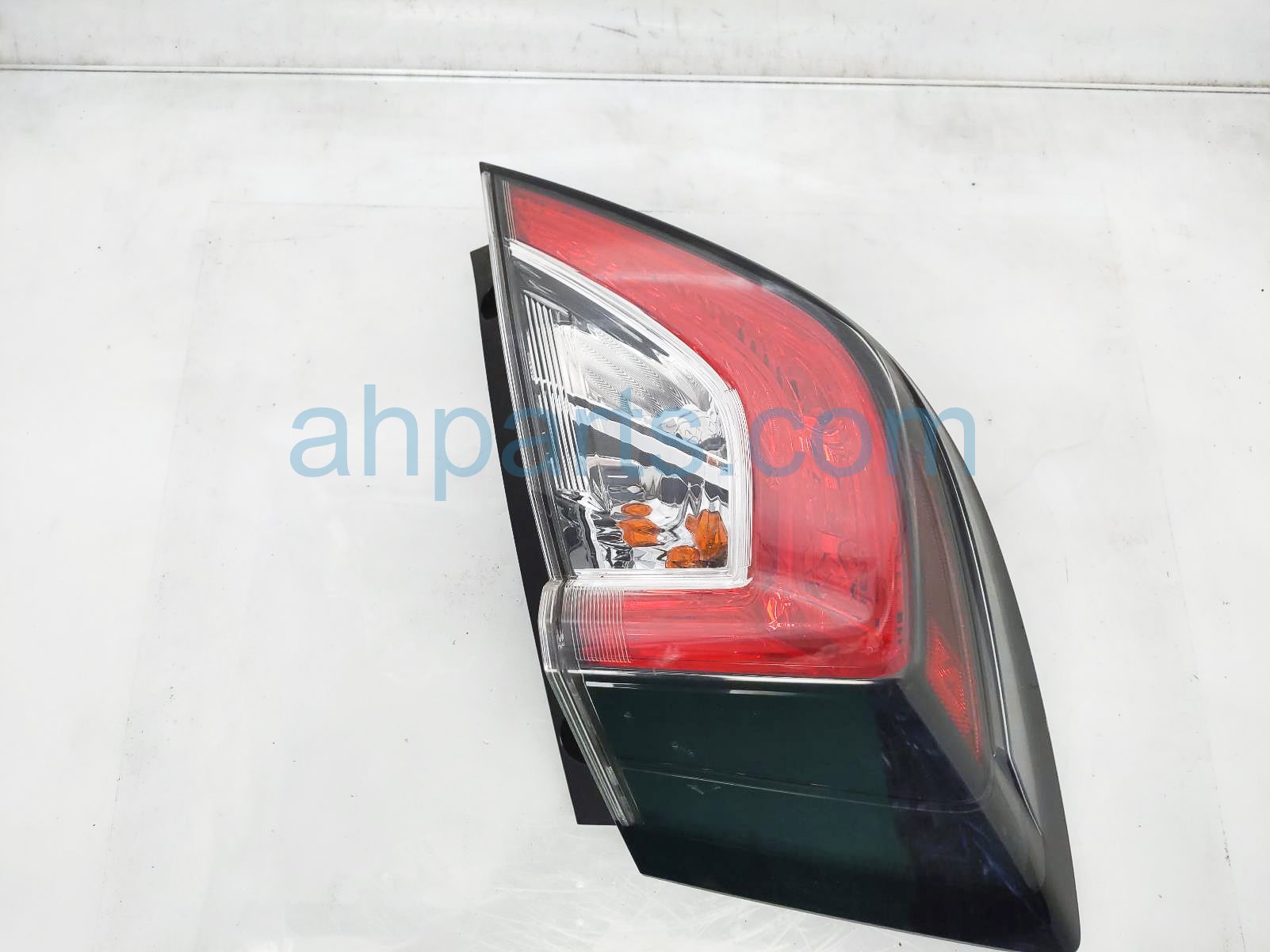 $85 Honda LH TAIL LAMP (ON BODY) NIQ