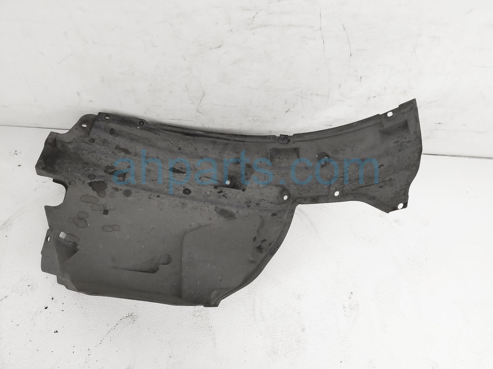 $29 Infiniti FR/RH REARWARD INNER FENDER LINER