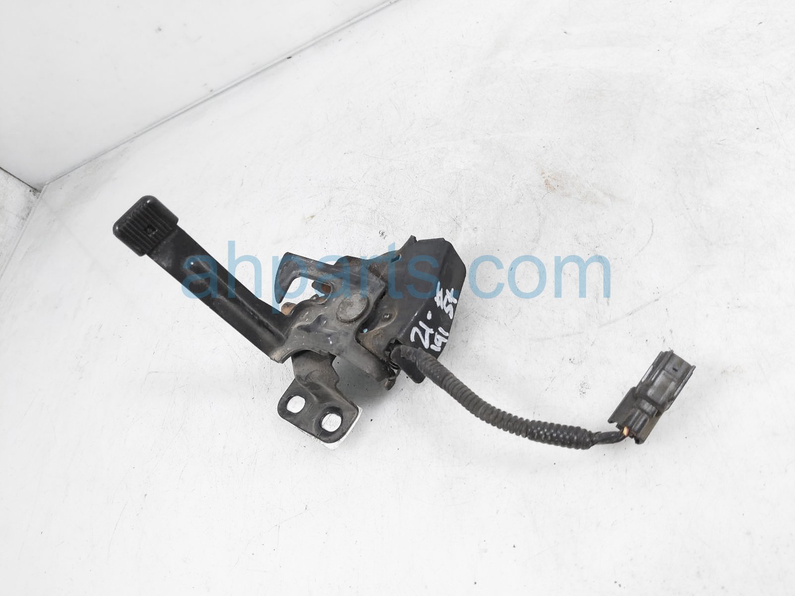 $20 Honda HOOD LATCH LOCK ASSY