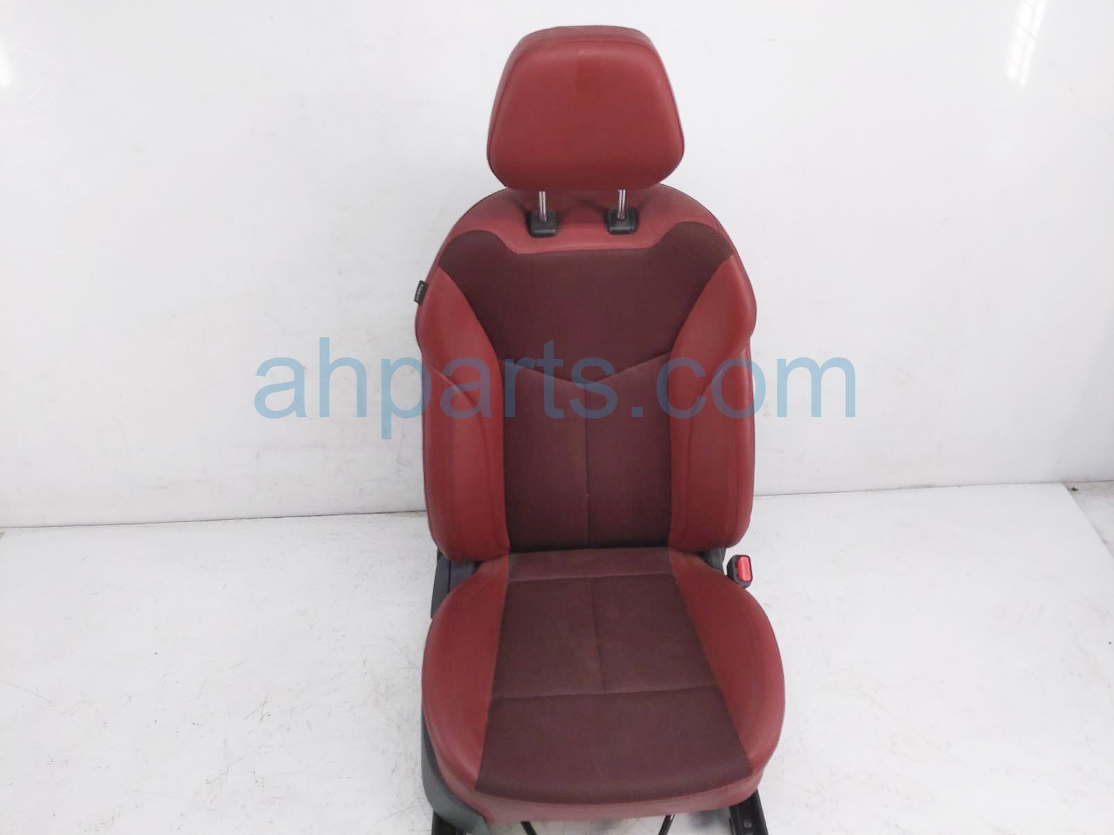 $199 Hyundai FR/RH SEAT - RED - W/ SEAT AIRBAG