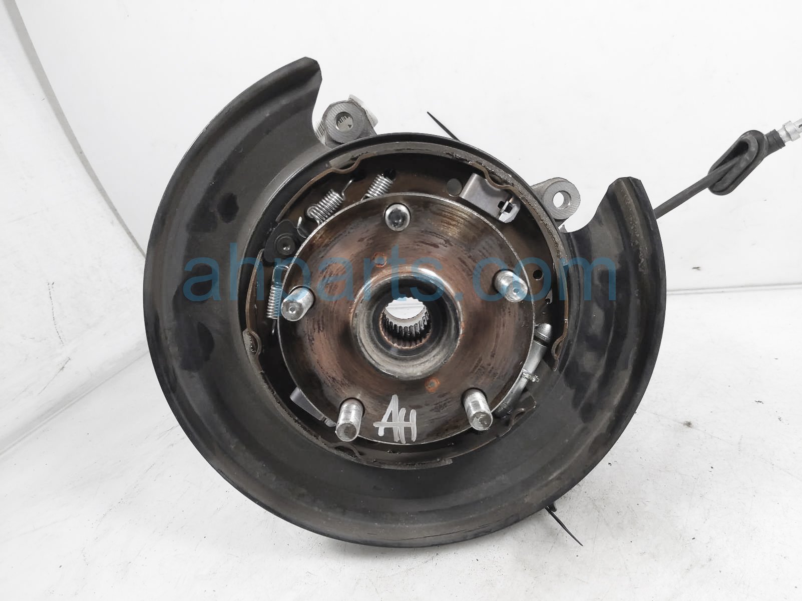 $65 Subaru RR/LH SPINDLE KNUCKLE HUB