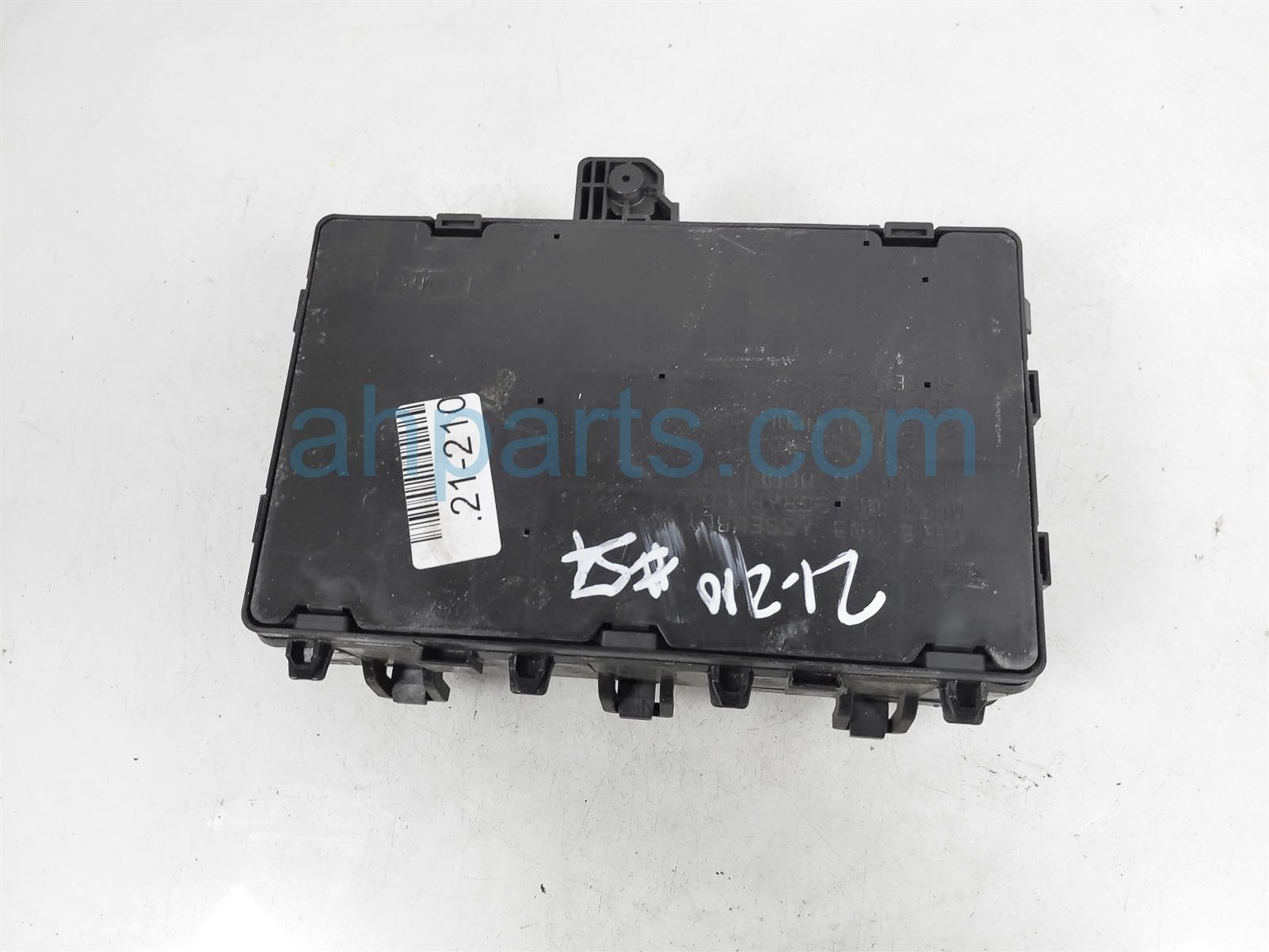 $85 Ford ENGINE FUSE BOX ASSY