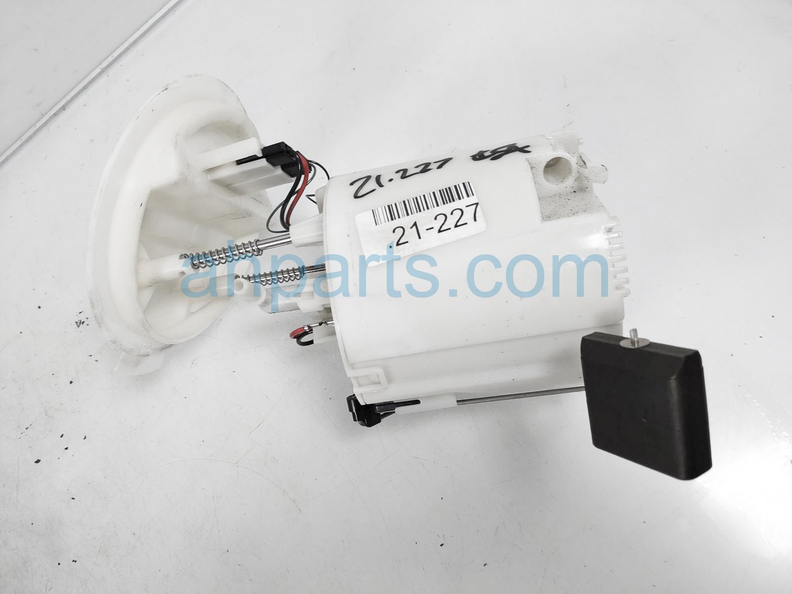 $60 Mercedes GAS / FUEL PUMP