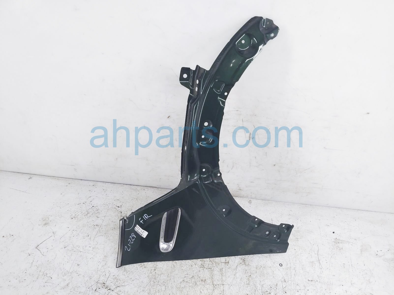 $150 BMW RH FENDER - GREEN - DENT