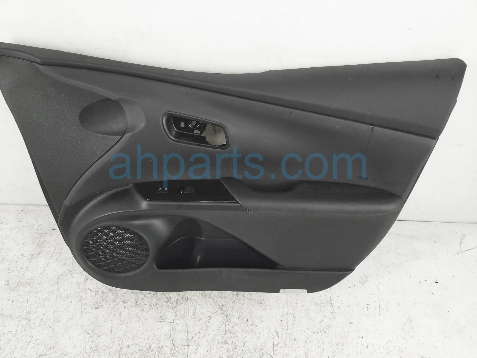 $100 Toyota FR/RH INTERIOR DOOR PANEL - BLACK*