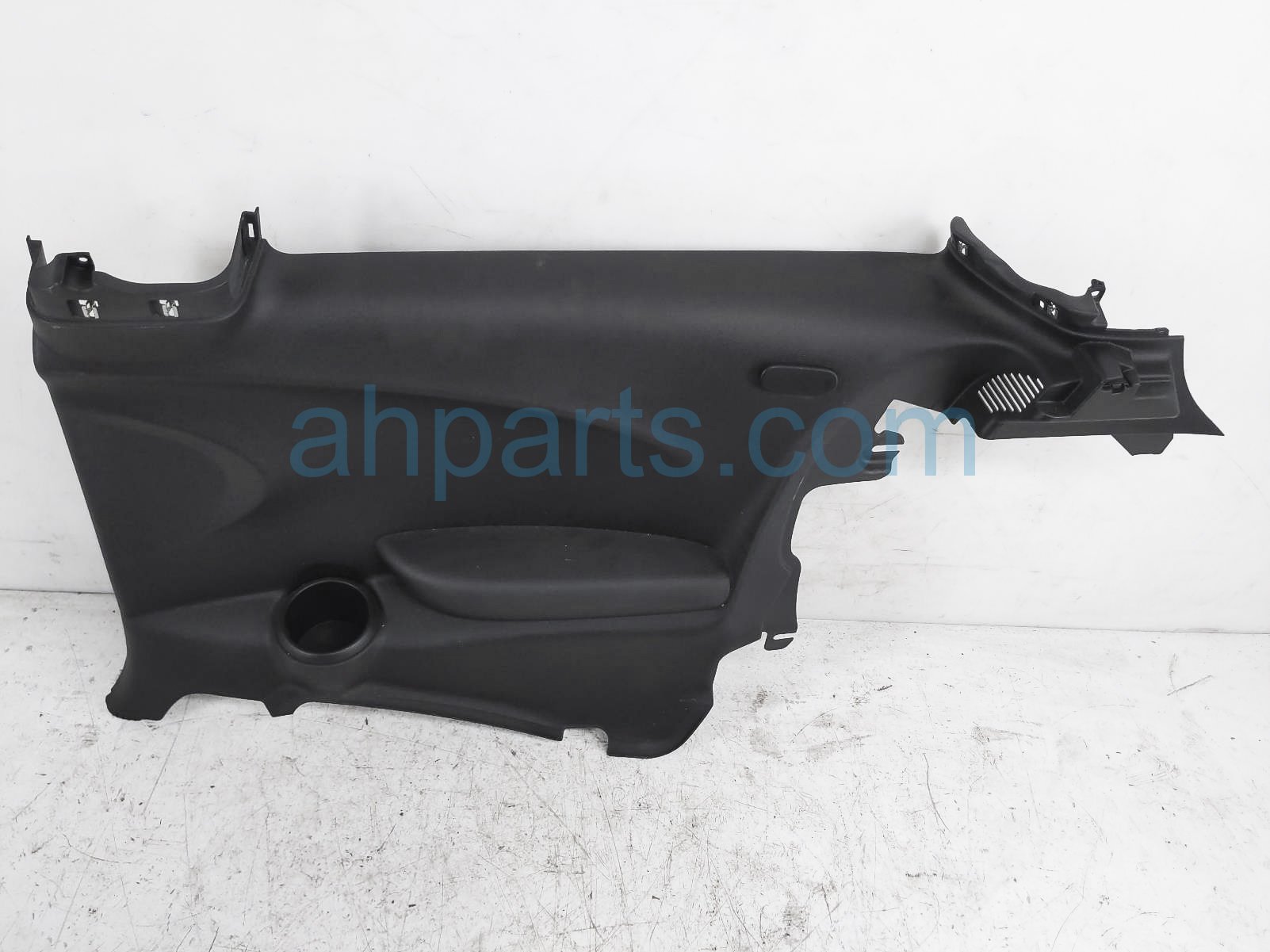 $70 BMW RH QUARTER PANEL TRIM - BLACK