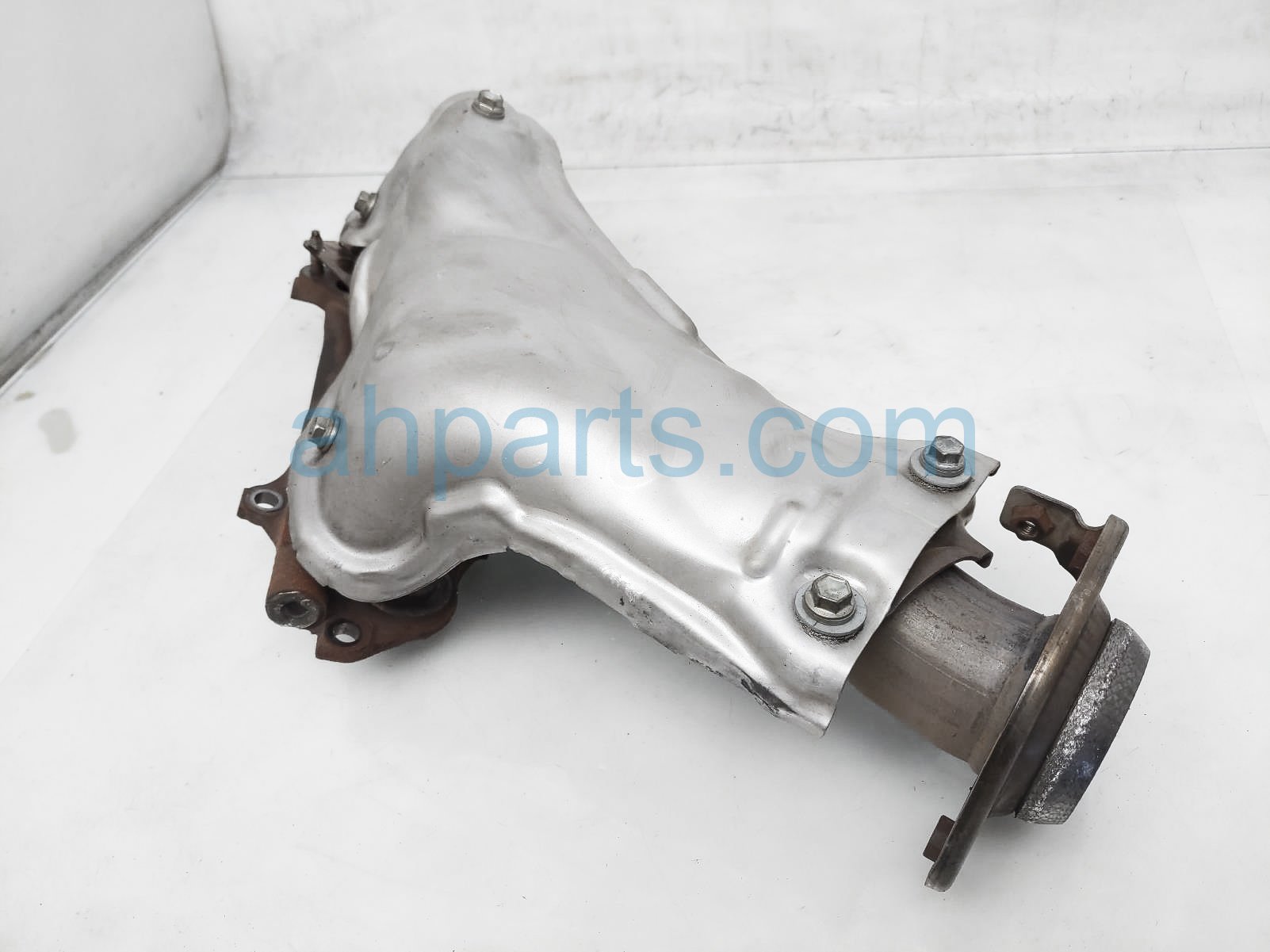 $65 Toyota EXHAUST MANIFOLD