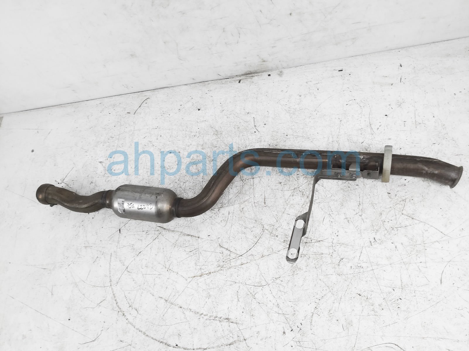 $100 Mercedes EXHAUST INTERMEDIATE PIPE ASSY