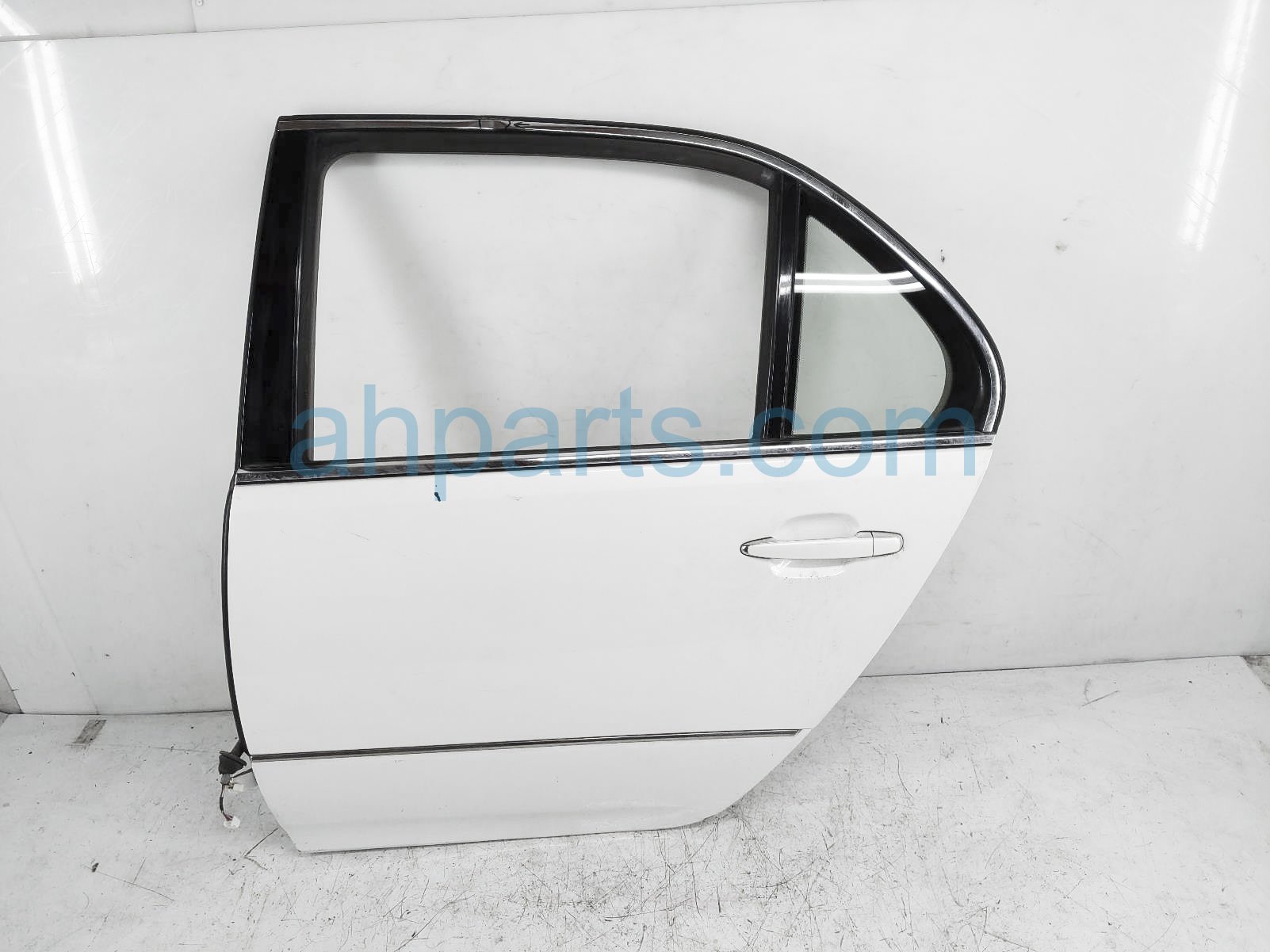 $125 Lexus RR/LH DOOR - SHELL - WHITE**