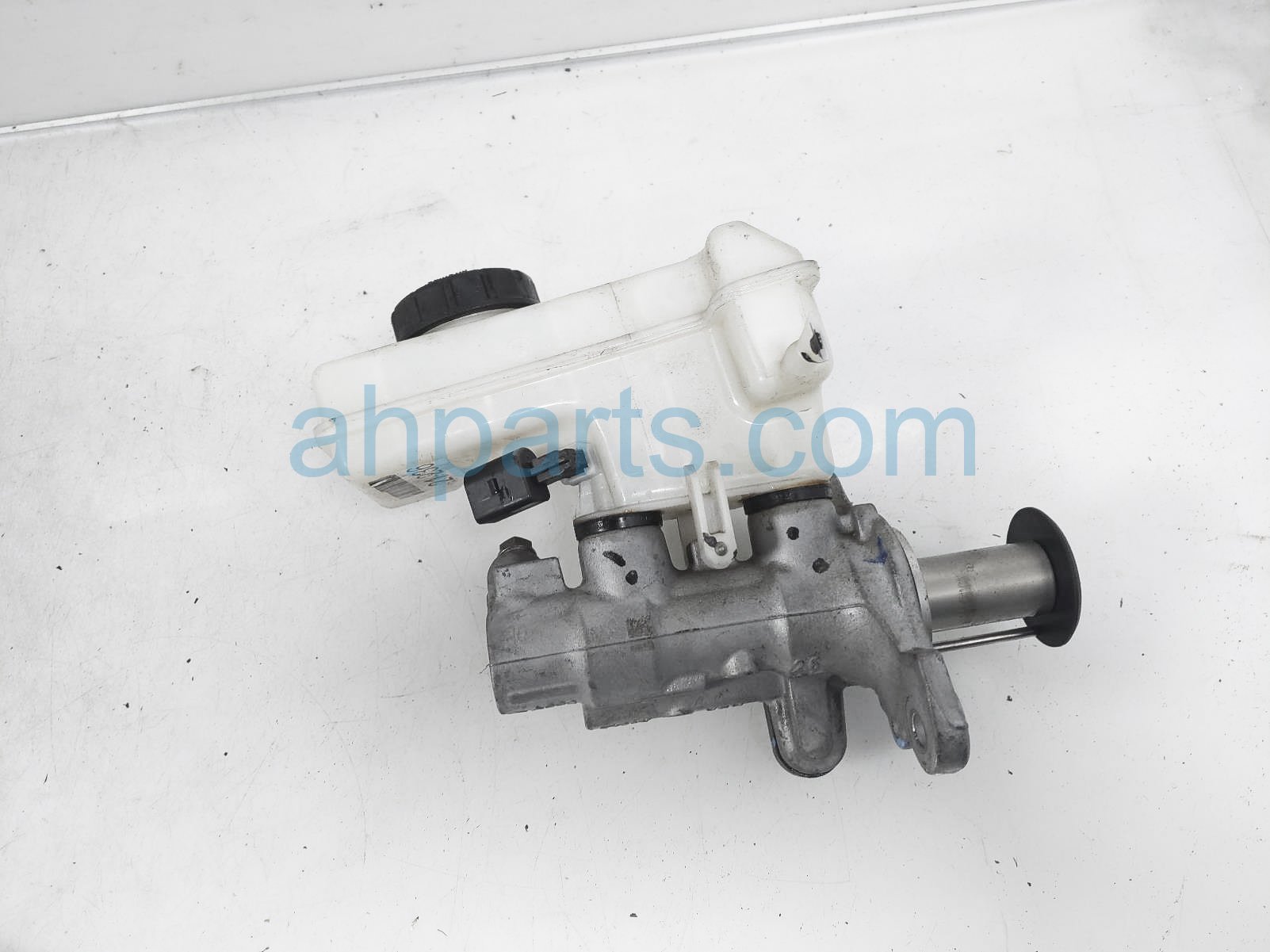 $40 Volkswagen BRAKE MASTER CYLINDER