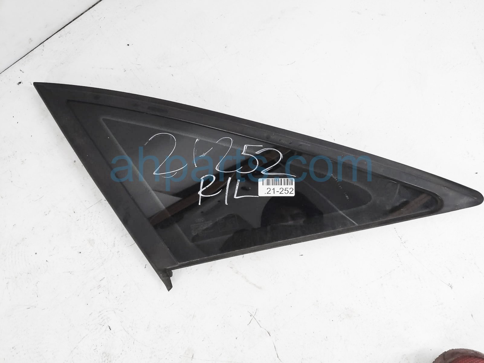 $70 Audi LH QUARTER WINDOW GLASS