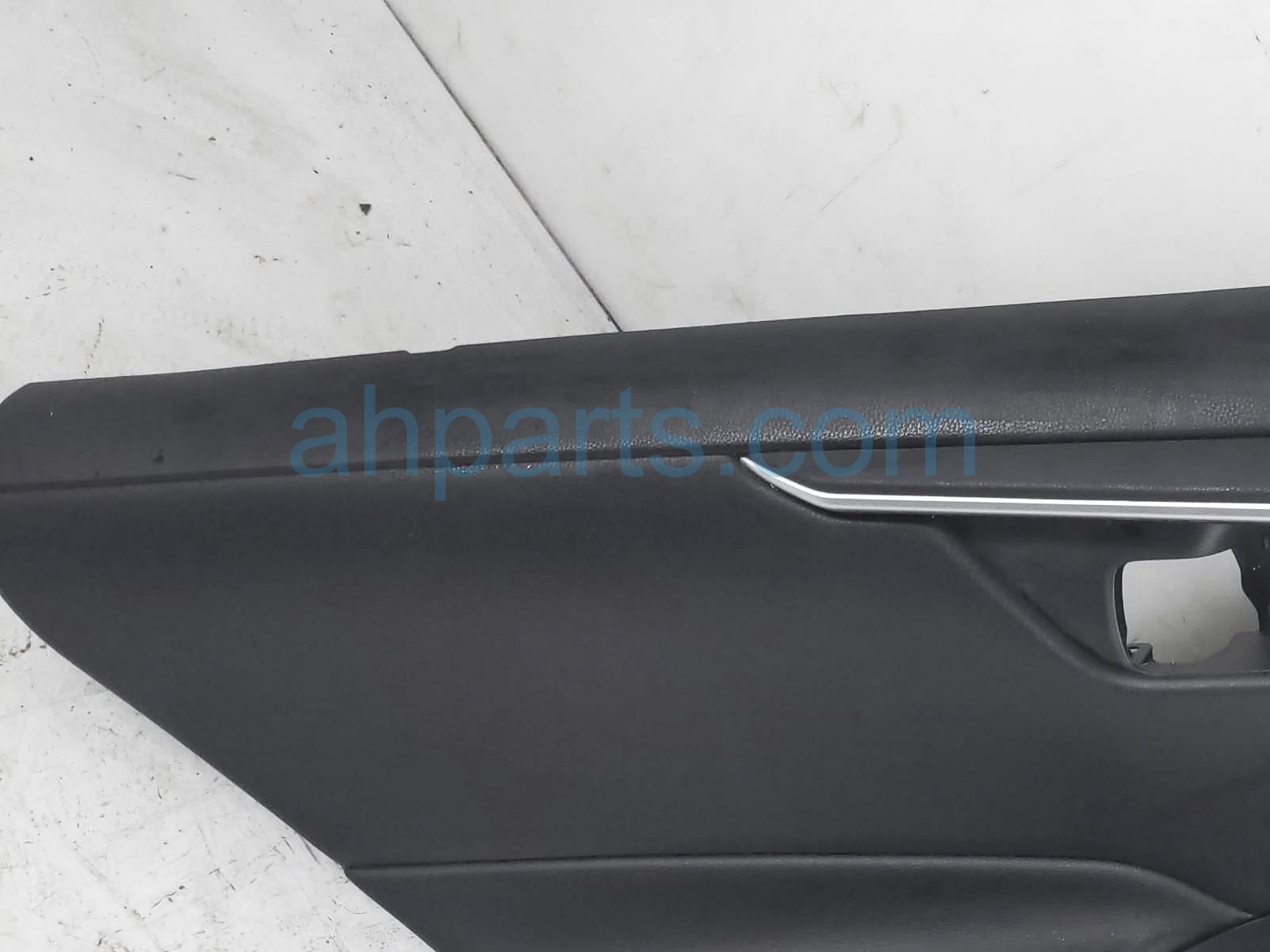 $90 Toyota RR/LH INTERIOR DOOR PANEL - BLACK