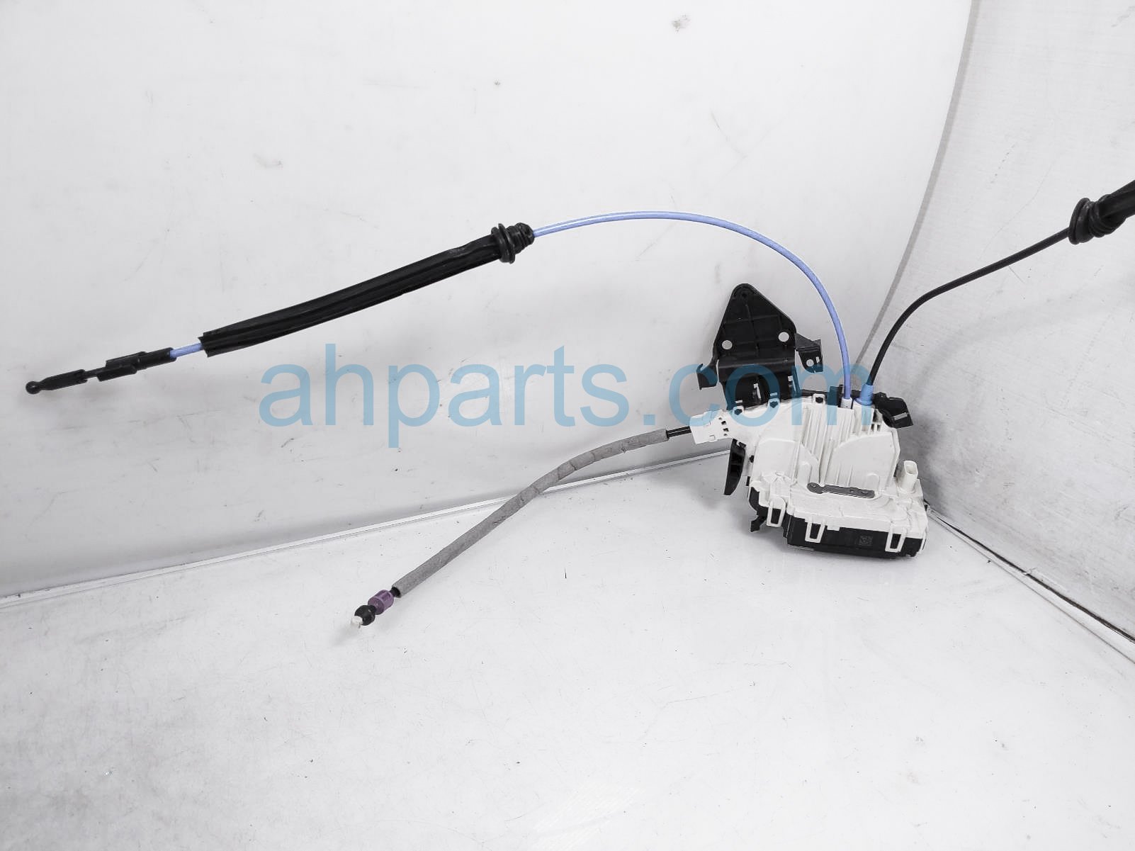 $30 Mercedes RR/LH DOOR LOCK ACTUATOR