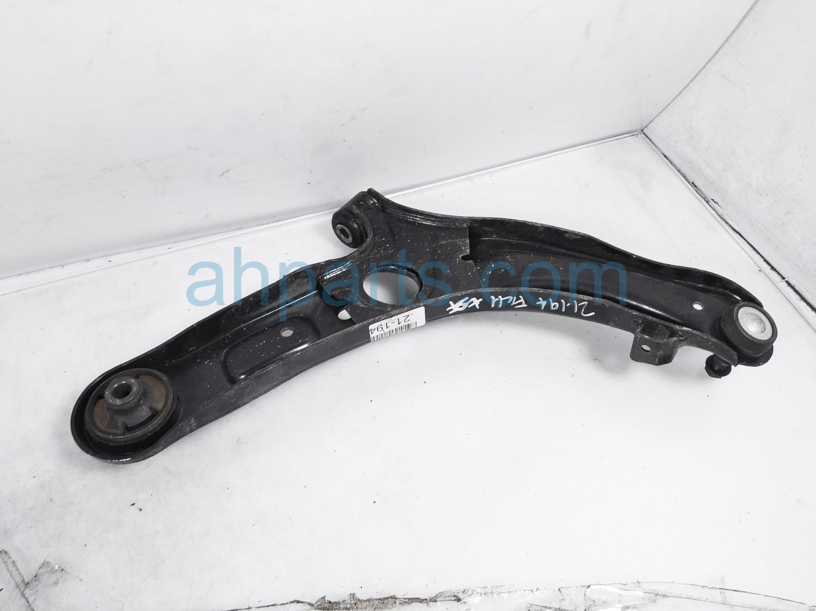 $60 Hyundai FR/LH LOWER CONTROL ARM