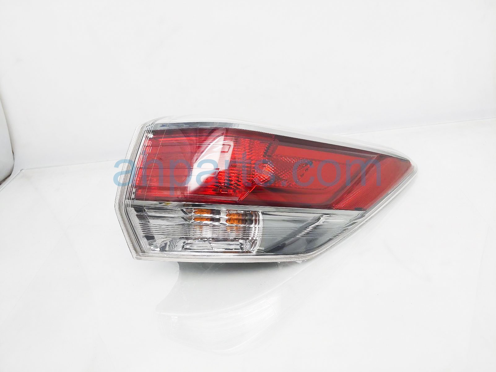 $100 Toyota RH TAIL LAMP (ON BODY)