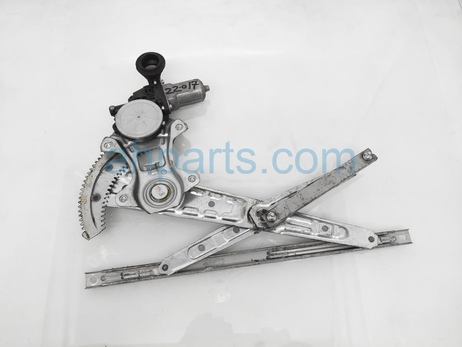 $69 Infiniti RR/RH WINDOW REGULATOR & MOTOR