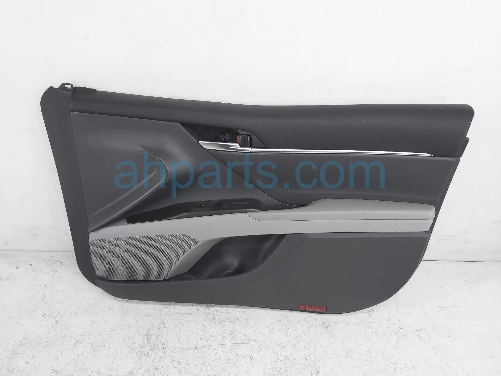 $150 Toyota FR/RH INTERIOR DOOR PANEL - BLK/GREY