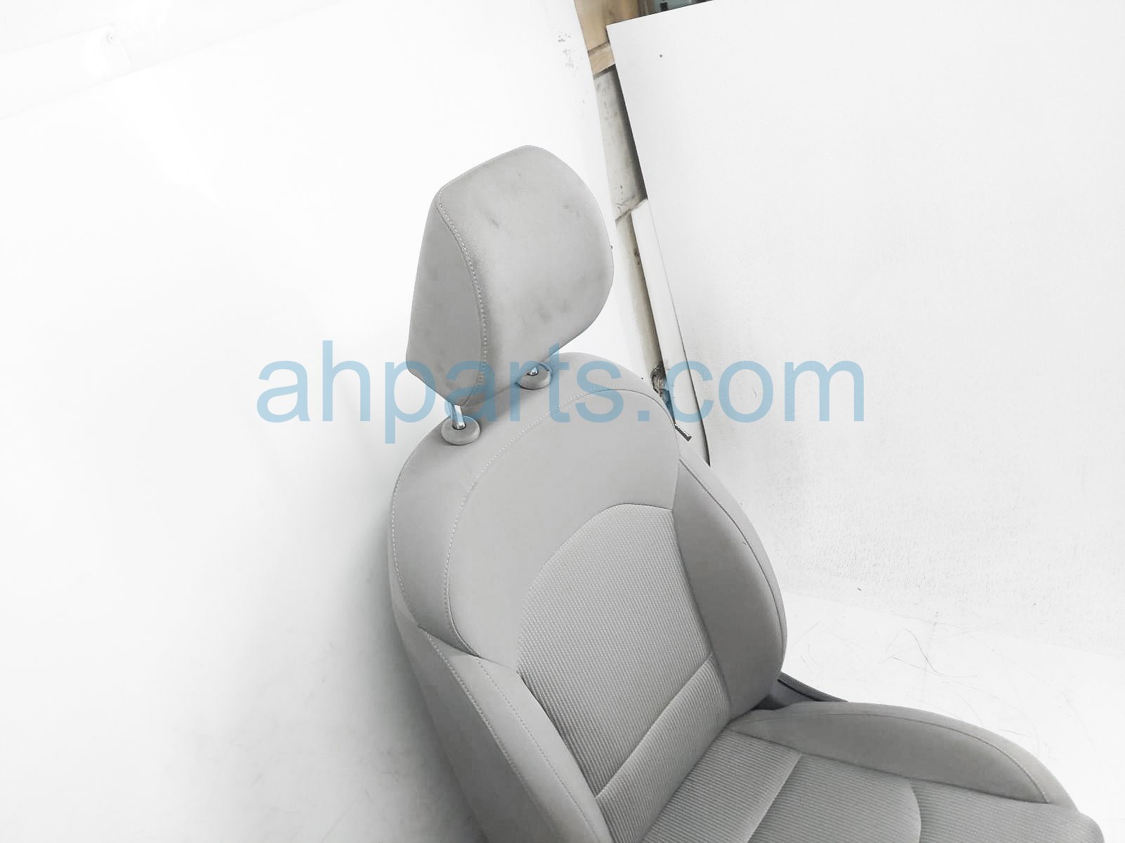 $150 Kia FR/LH SEAT - GREY - W/ AIRBAG