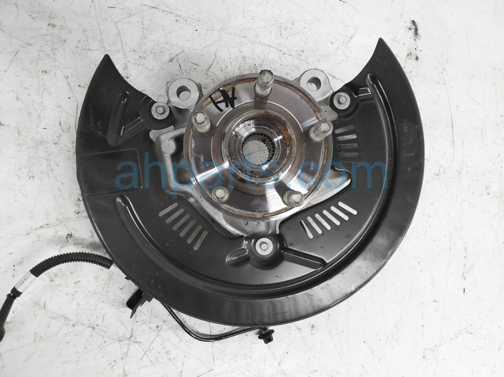 $100 Ford FR/LH SPINDLE KNUCKLE HUB - 2.0L AWD