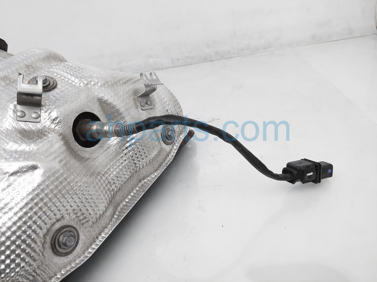 $30 Kia FRONT UPPER OXYGEN SENSOR