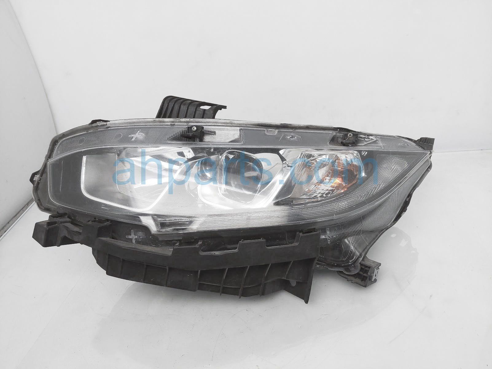 $165 Honda LH HEADLAMP / LIGHT NIQ