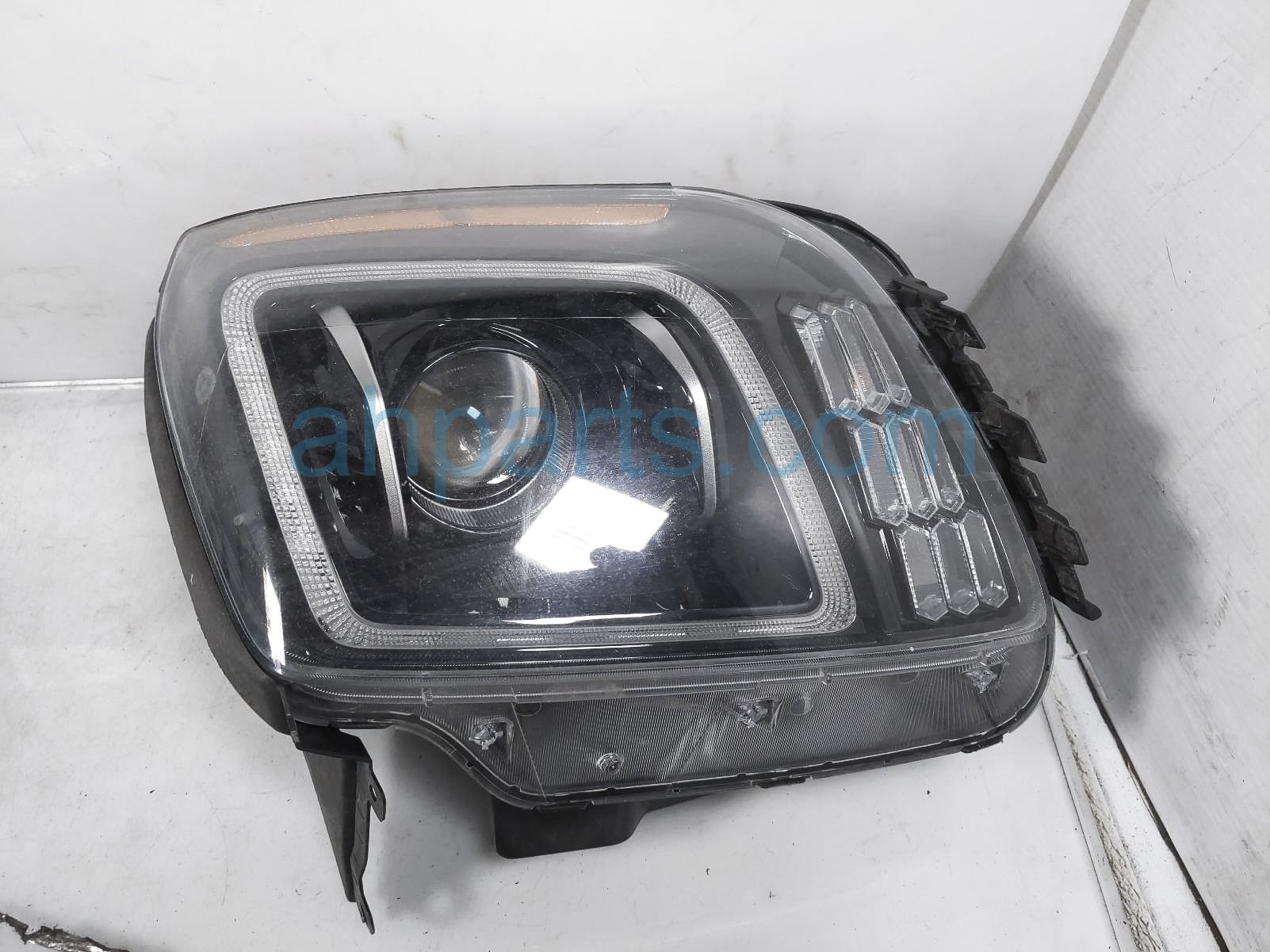 $249 Kia LH HEADLAMP / LIGHT