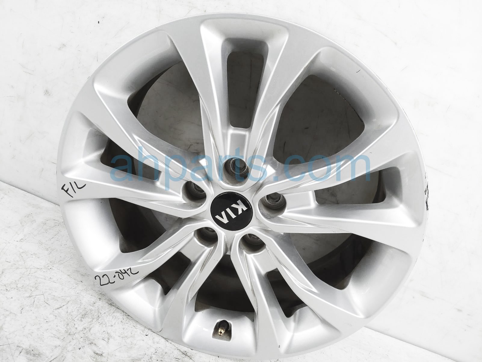 $199 Kia FR/LH WHEEL / RIM