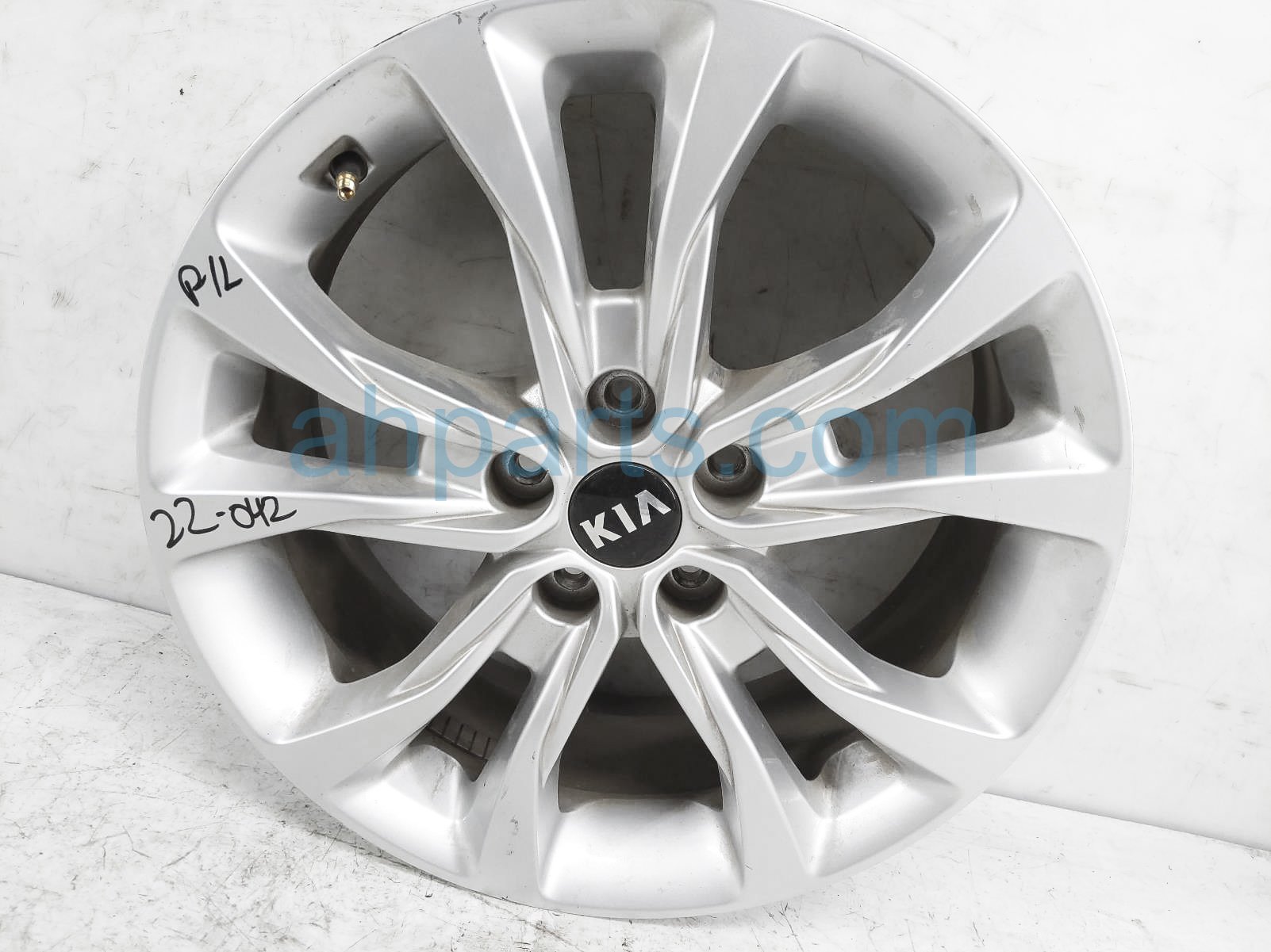 $199 Kia RR/LH WHEEL / RIM*