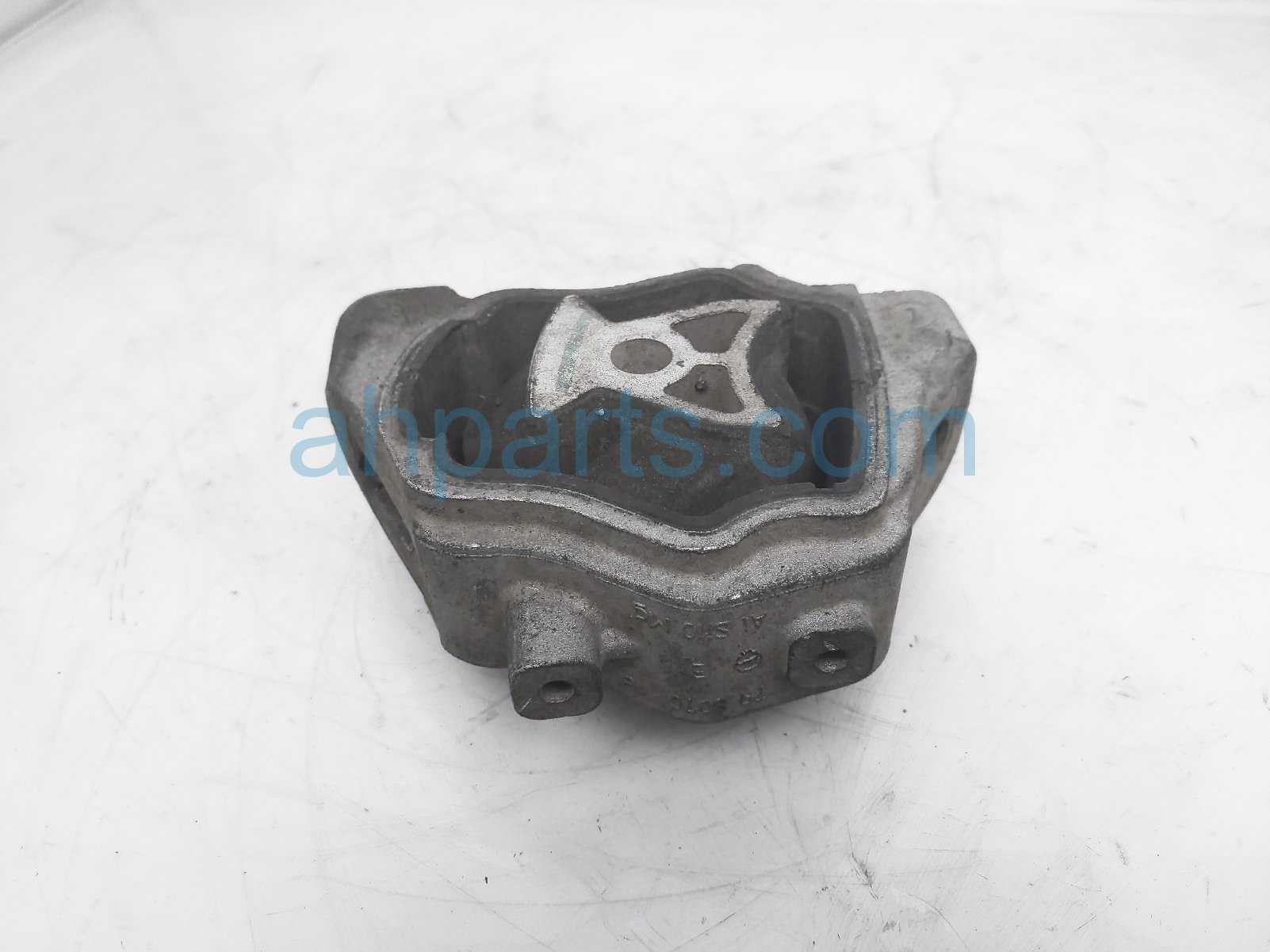 $20 Volvo REAR INSULATOR BUSHING