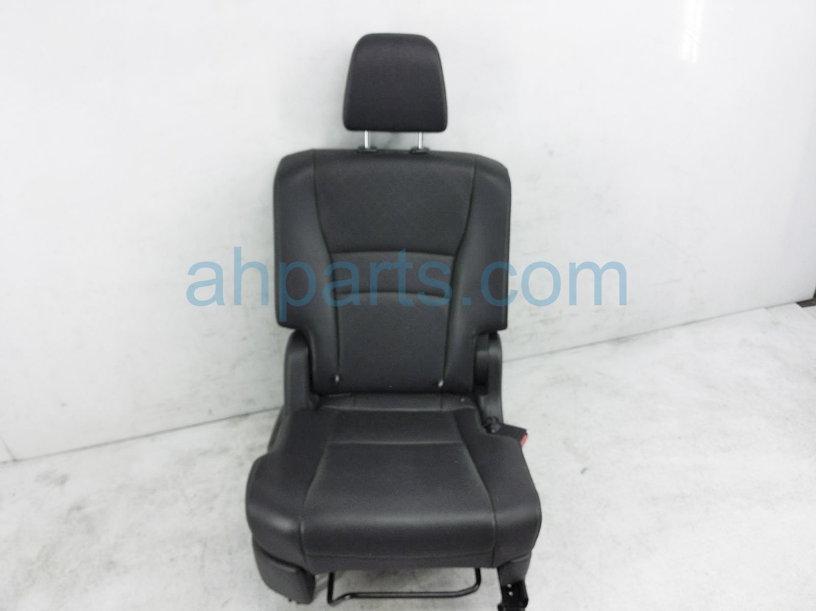 $139 Honda 2ND ROW RH SEAT - BLACK LEATHER