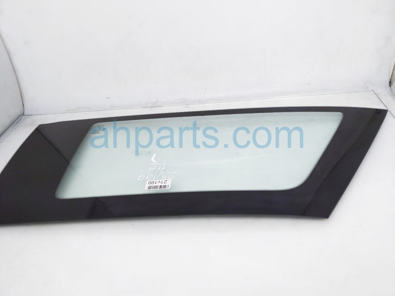 $65 BMW RH QUARTER WINDOW GLASS