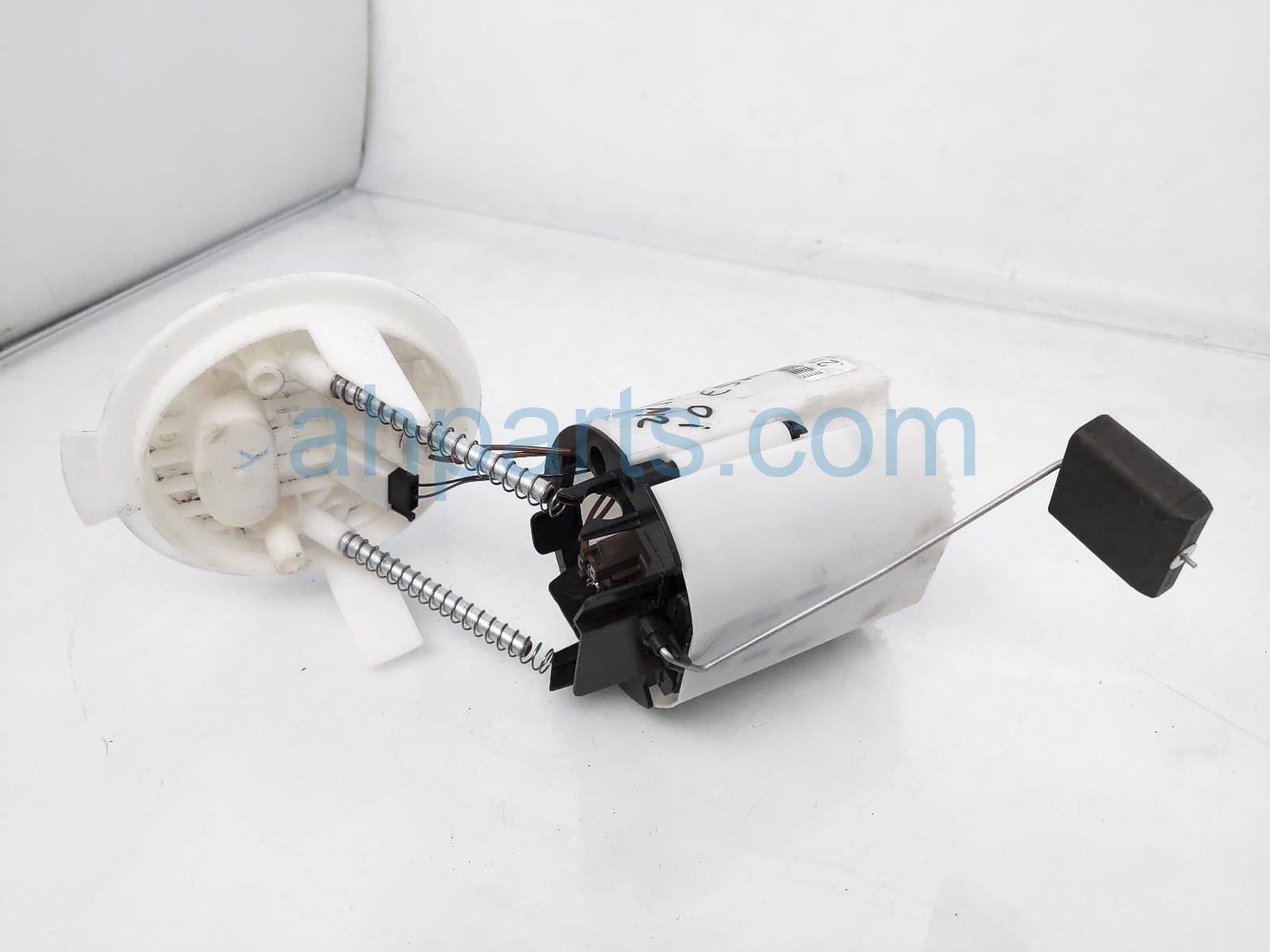 $75 Mercedes RH GAS FUEL PUMP