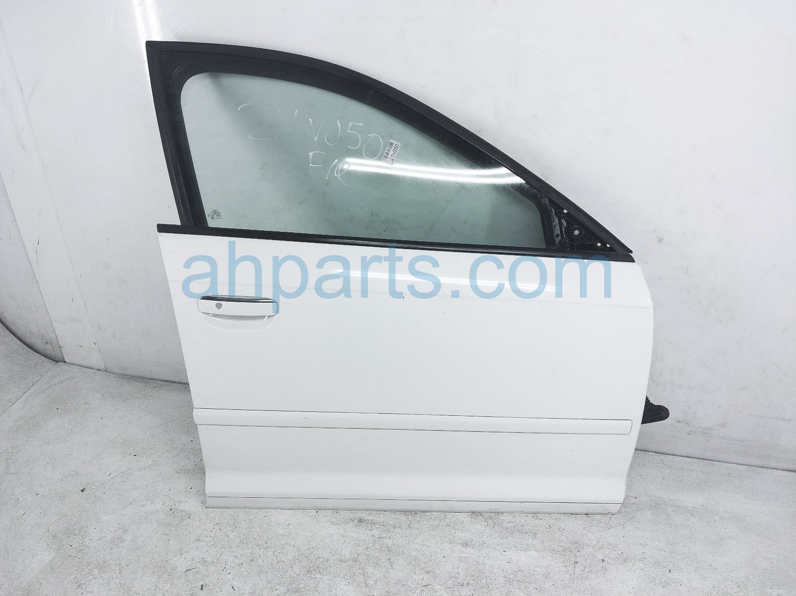 $99 Audi FR/RH DOOR - WHITE - NO MIRROR/PANEL