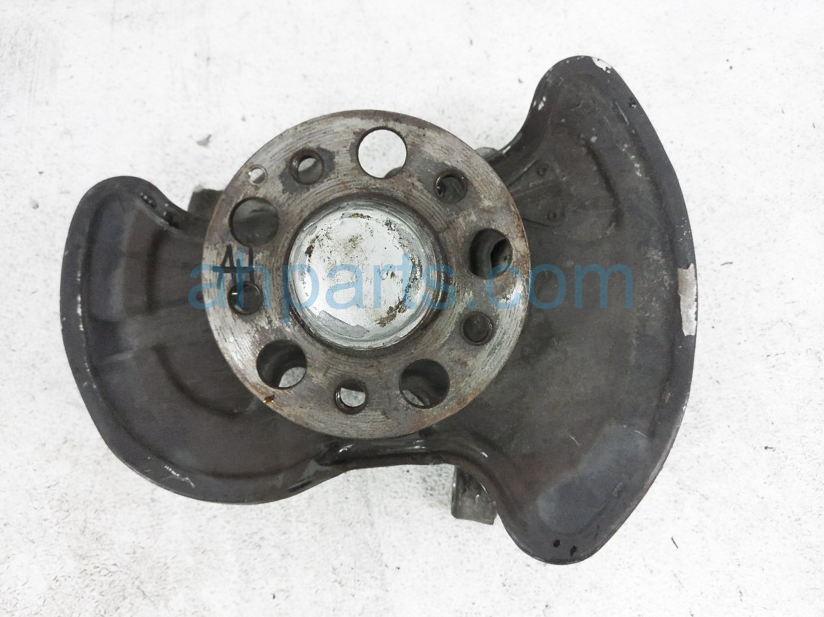 $75 Mercedes FR/LH SPINDLE KNUCKLE HUB