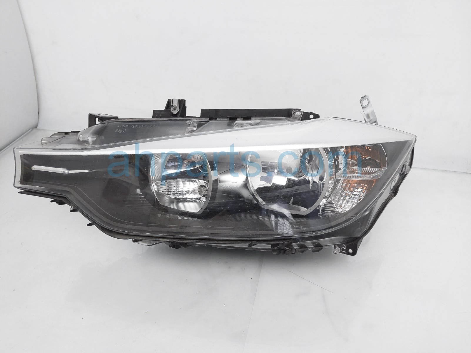 $225 BMW LH HEADLAMP / LIGHT - BROKEN TABS