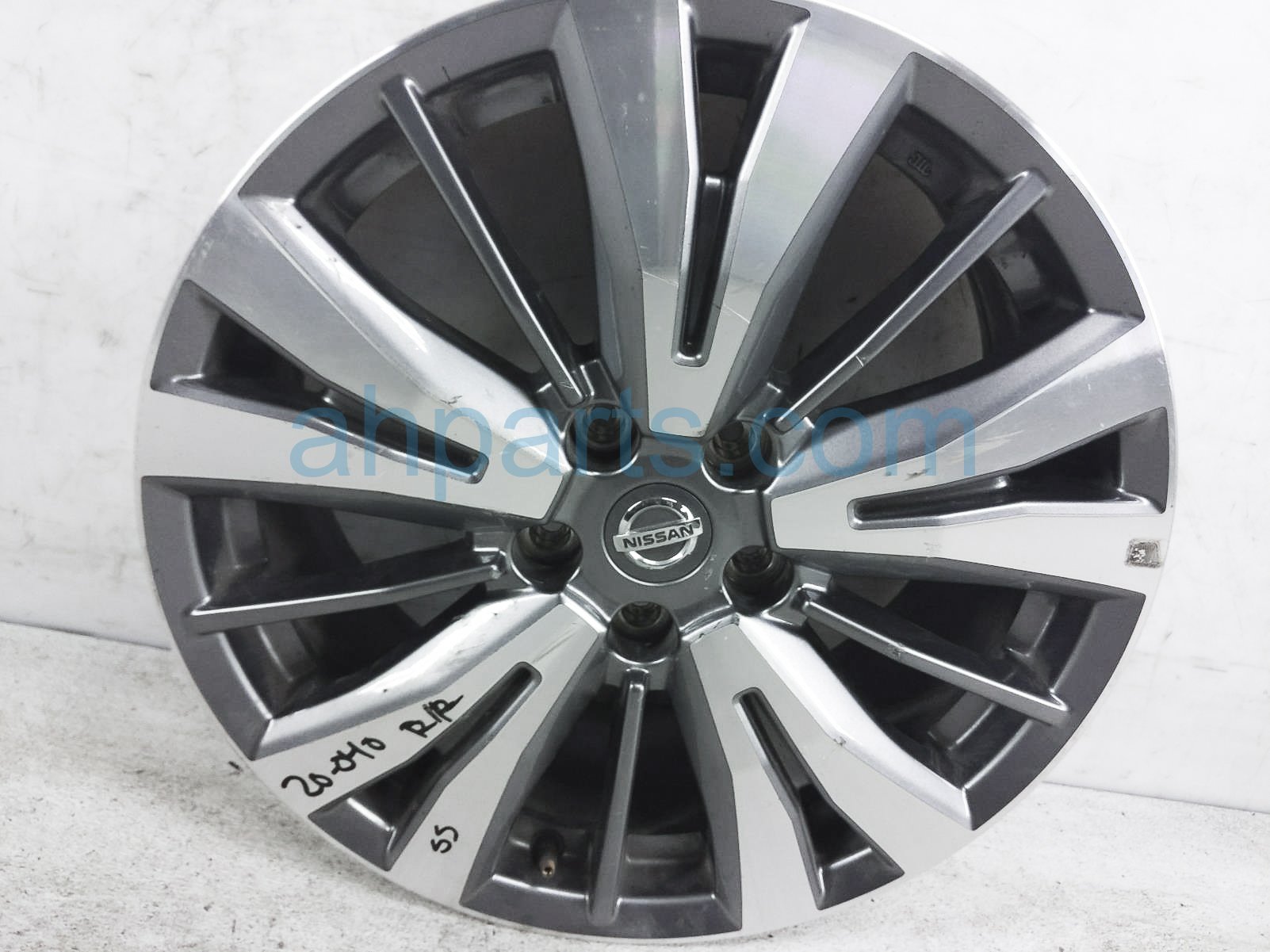 $79 Nissan RR/R WHEEL/RIM - HAS SCRATCHES