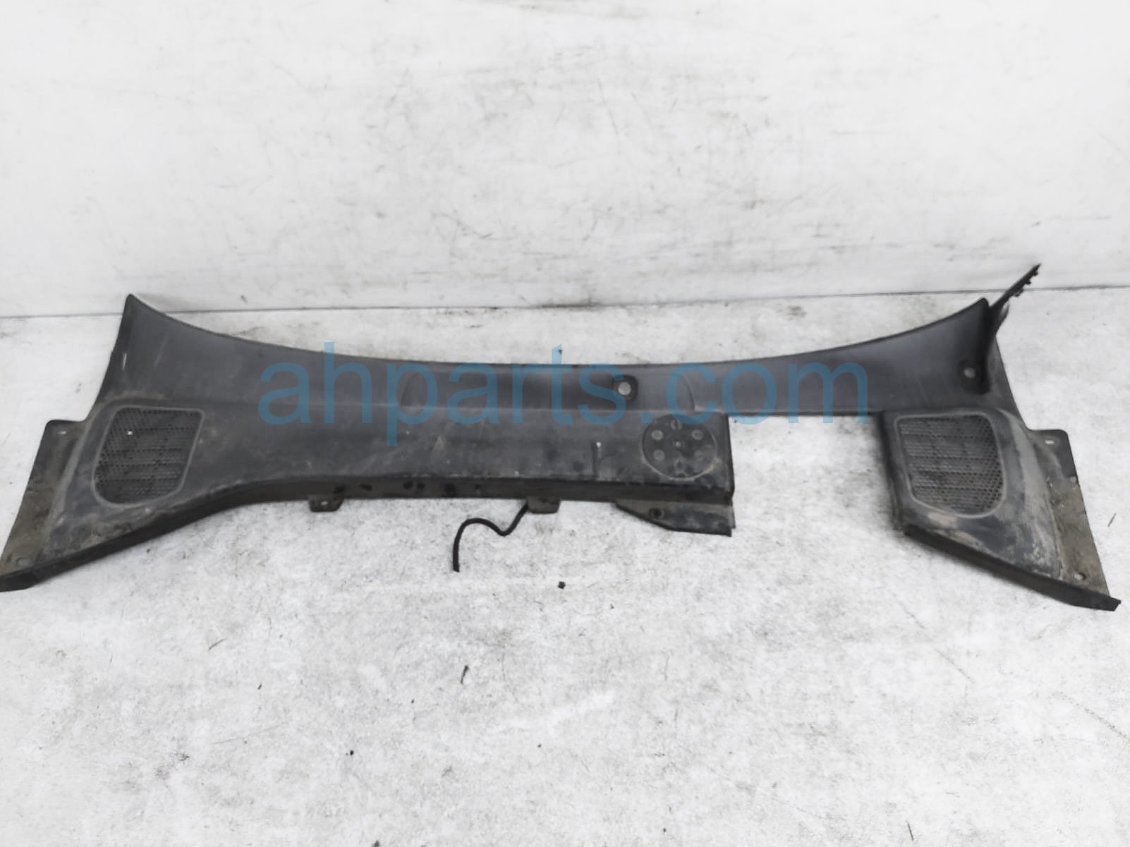 $75 Volvo WINDSHIELD COWL ASSY