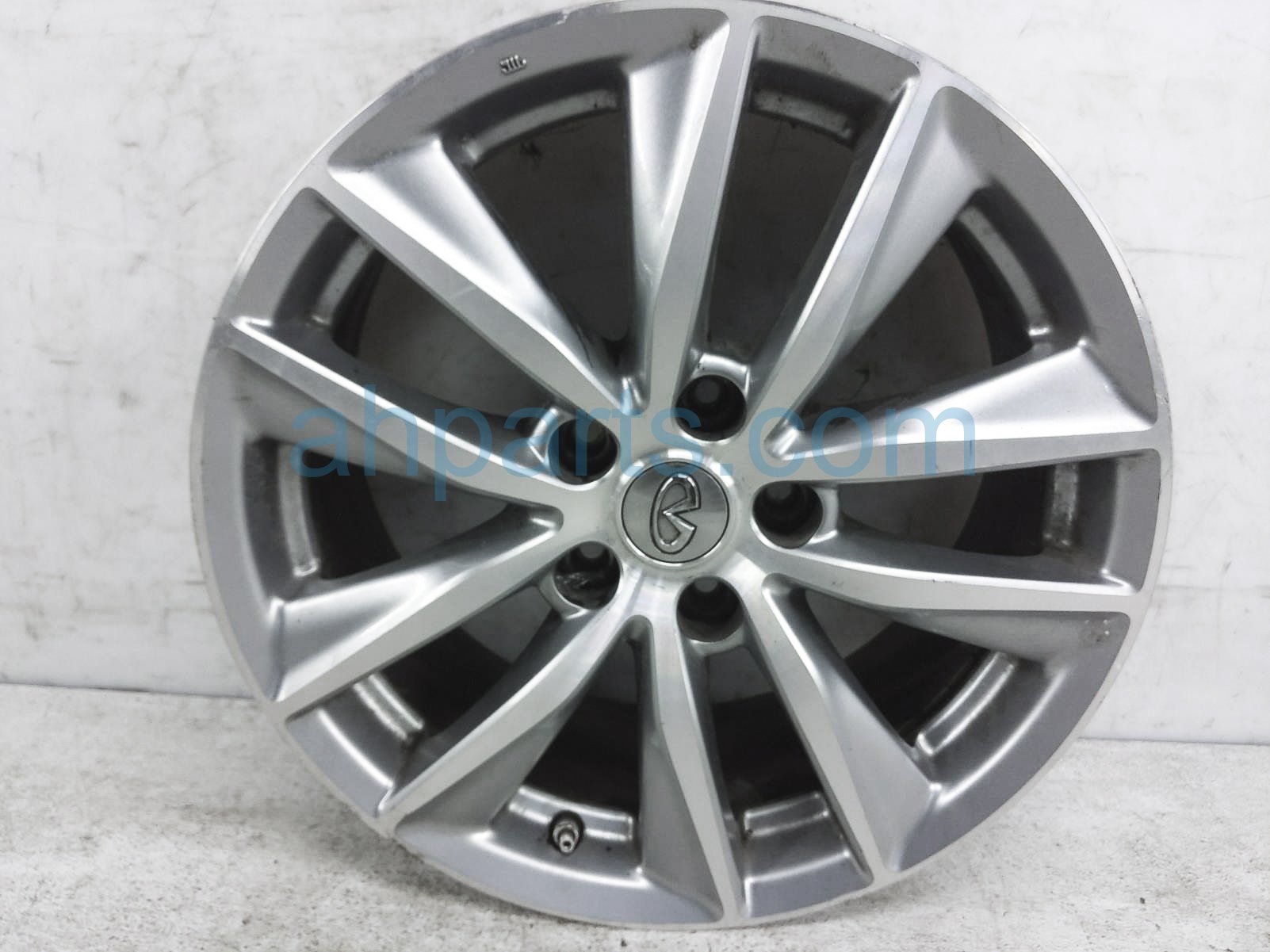 $145 Infiniti RR/RH WHEEL / RIM