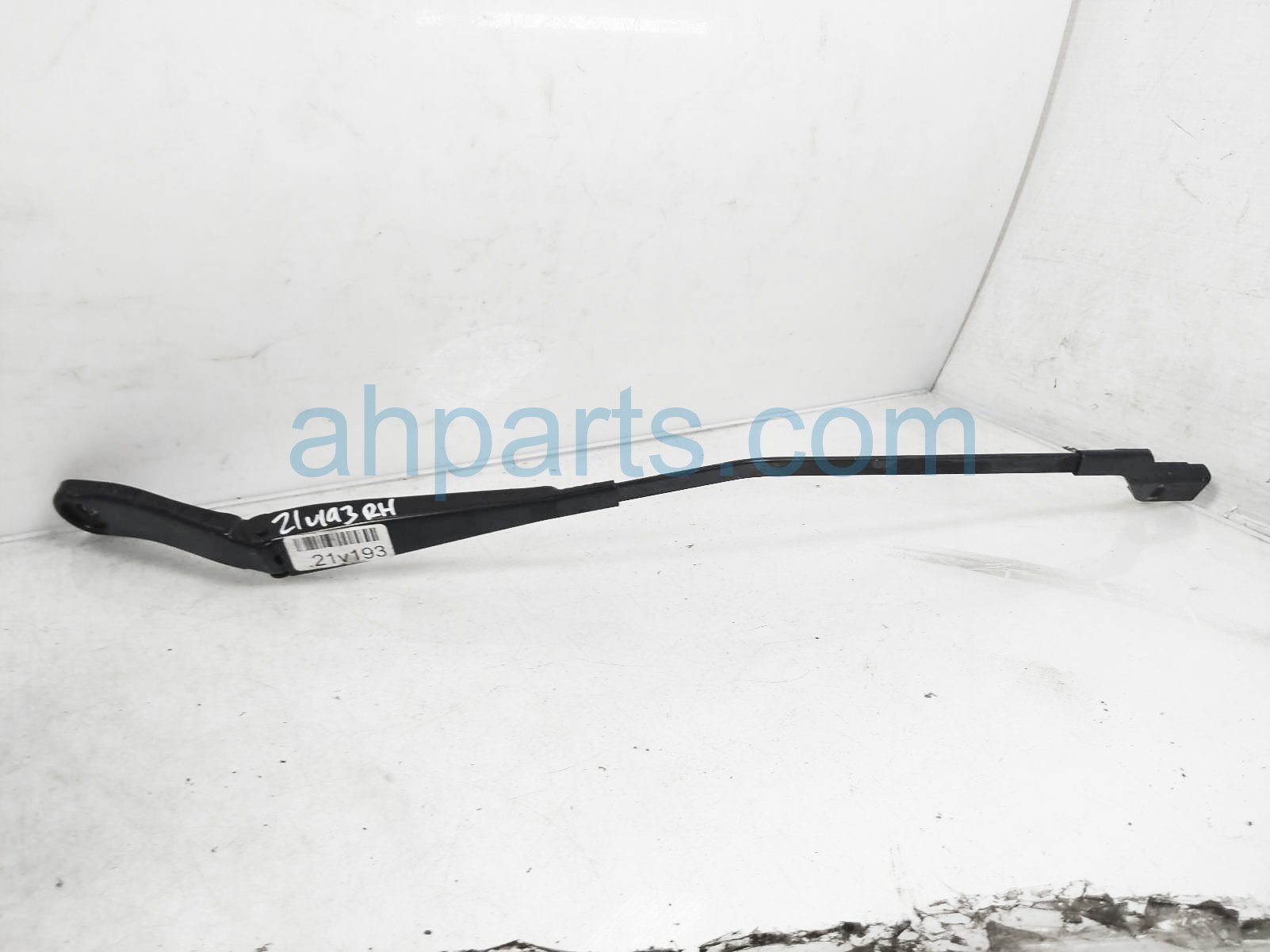 $25 Volvo RH WINDSHIELD WIPER ARM