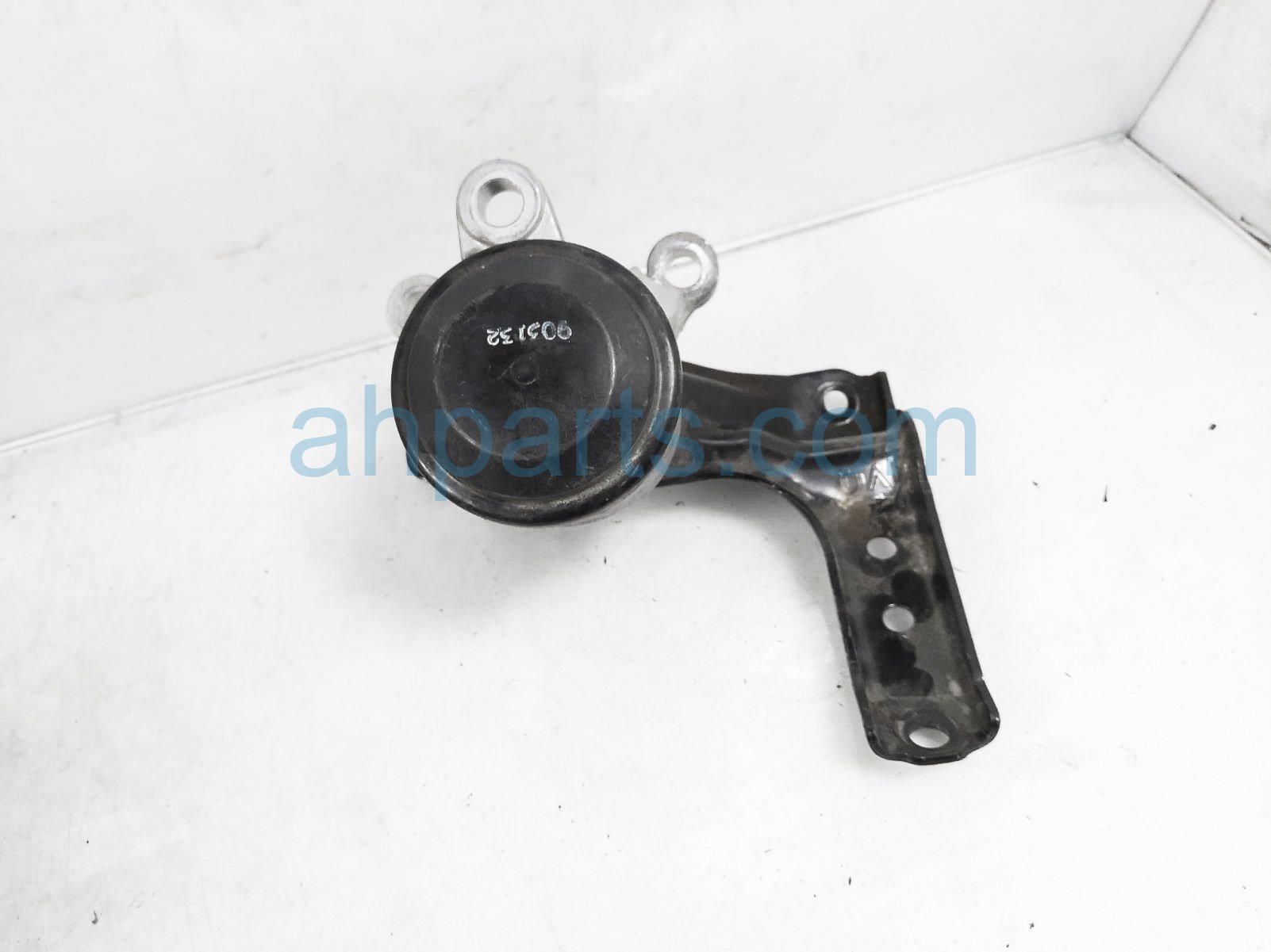 $40 Nissan RH INSULATOR ENGINE MOUNT