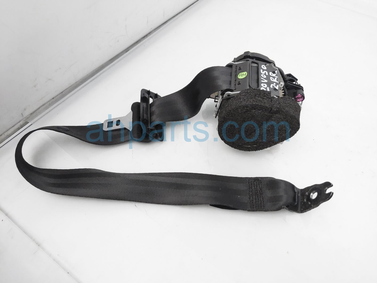 $40 Volvo 2ND ROW RH SEAT BELT - BLACK