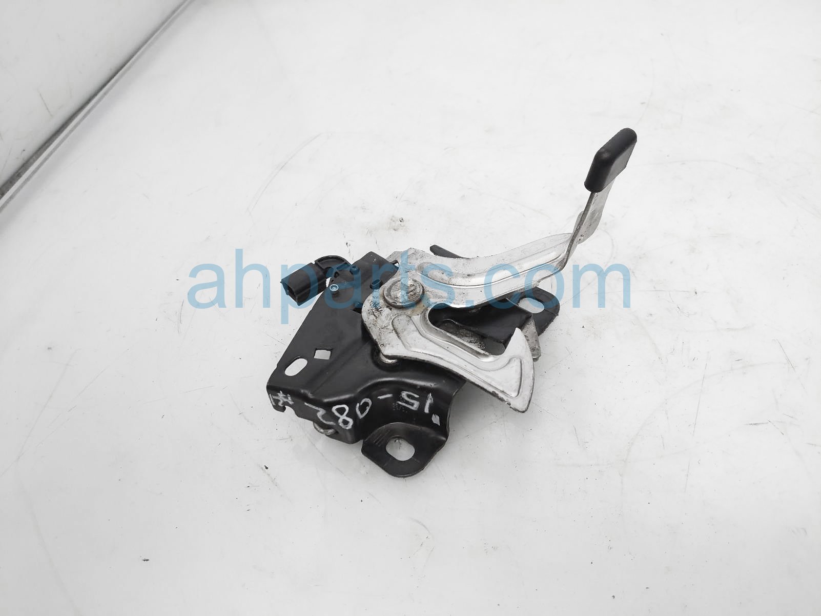 $30 Honda HOOD LOCK LATCH ASSY