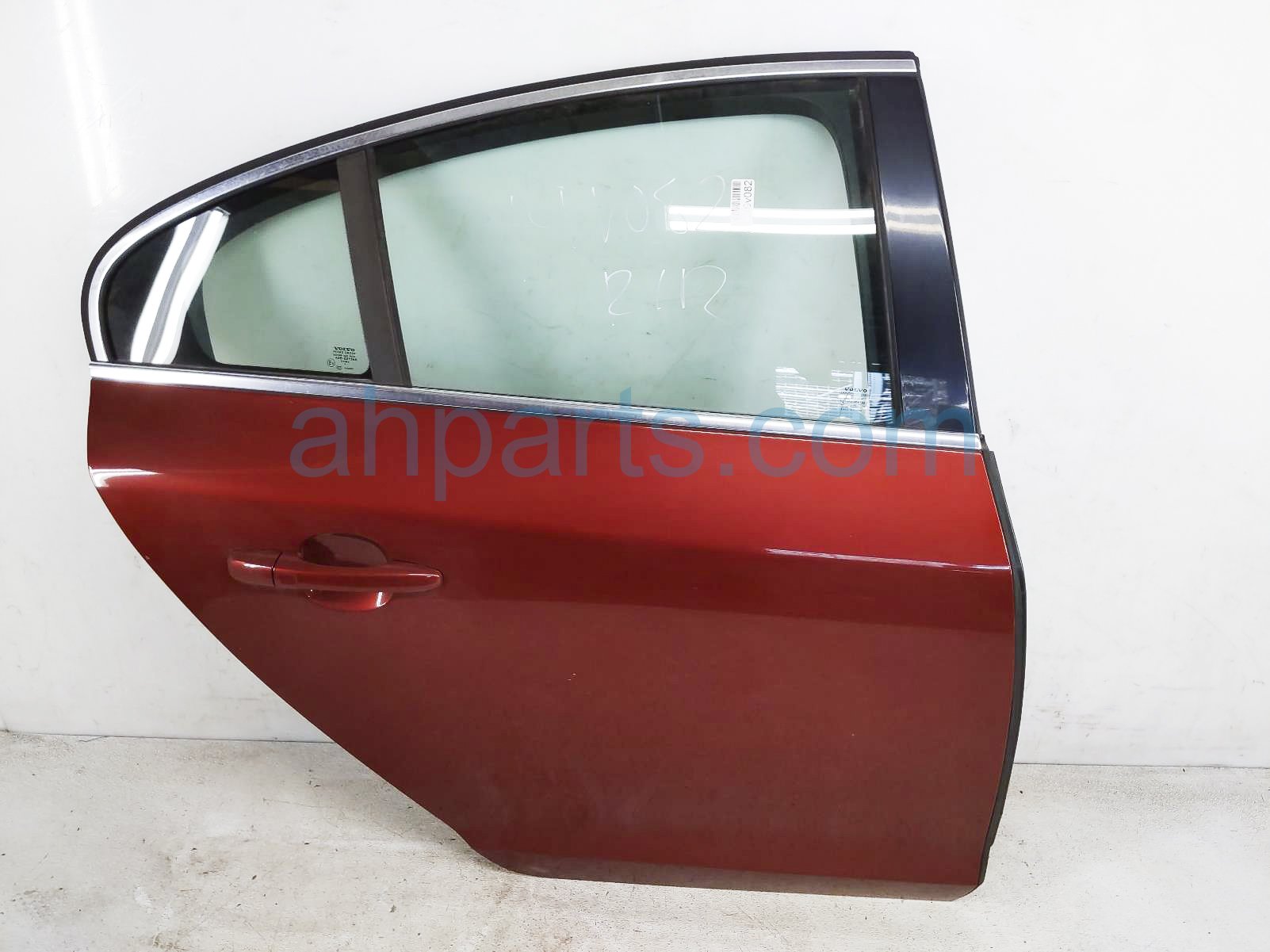 $199 Volvo RR/RH DOOR - RED - NO INSIDE TRIM