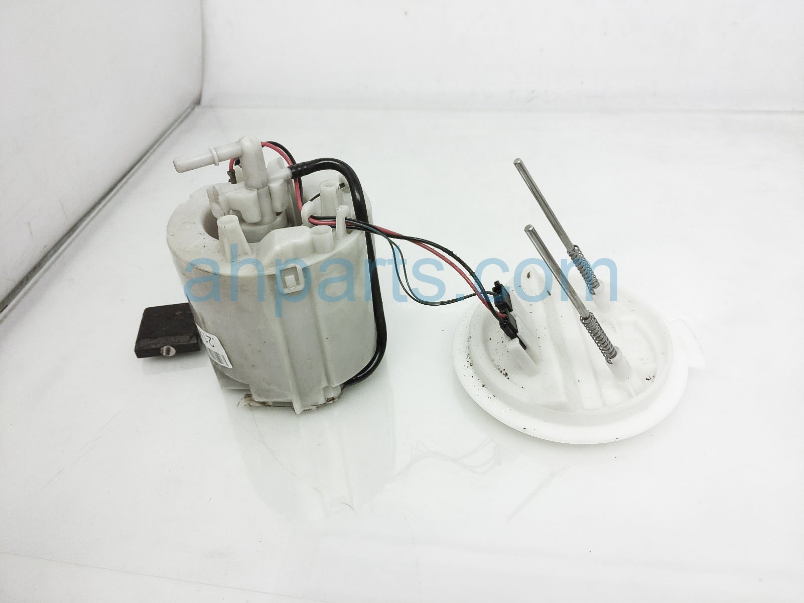 $60 Mercedes GAS / FUEL PUMP