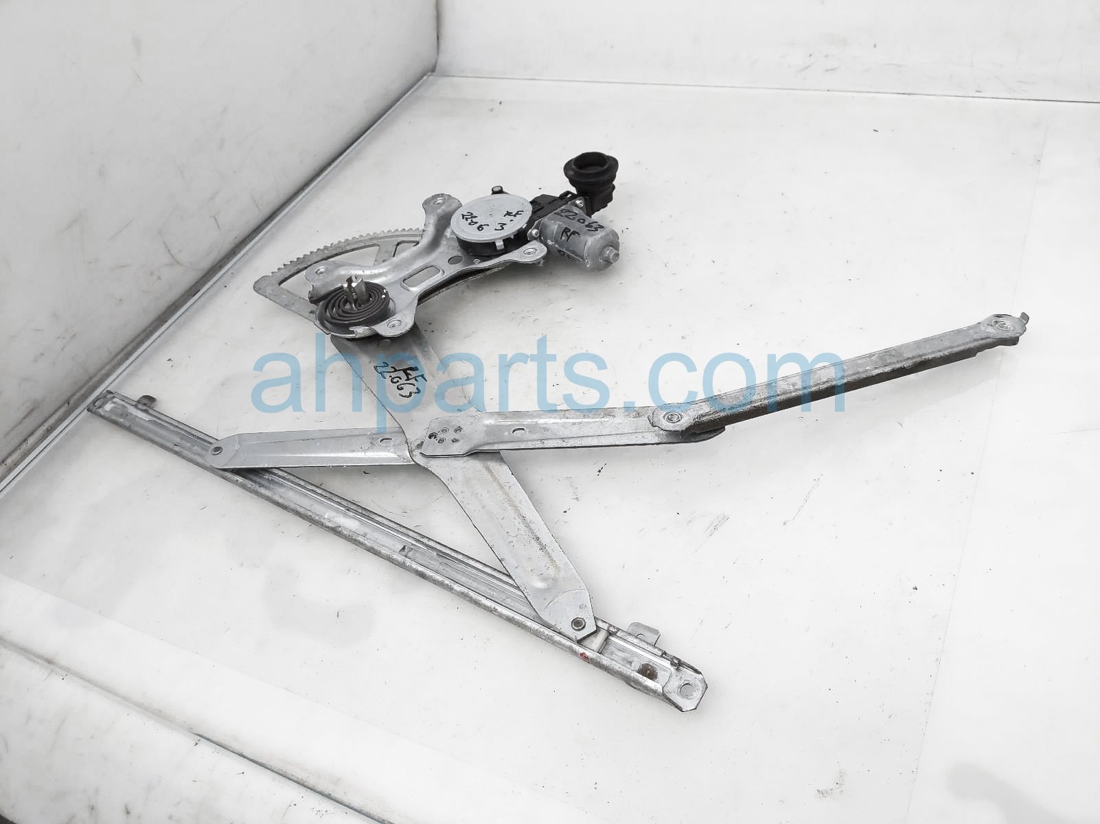 $35 Toyota FR/RH WINDOW REGULATOR & MOTOR