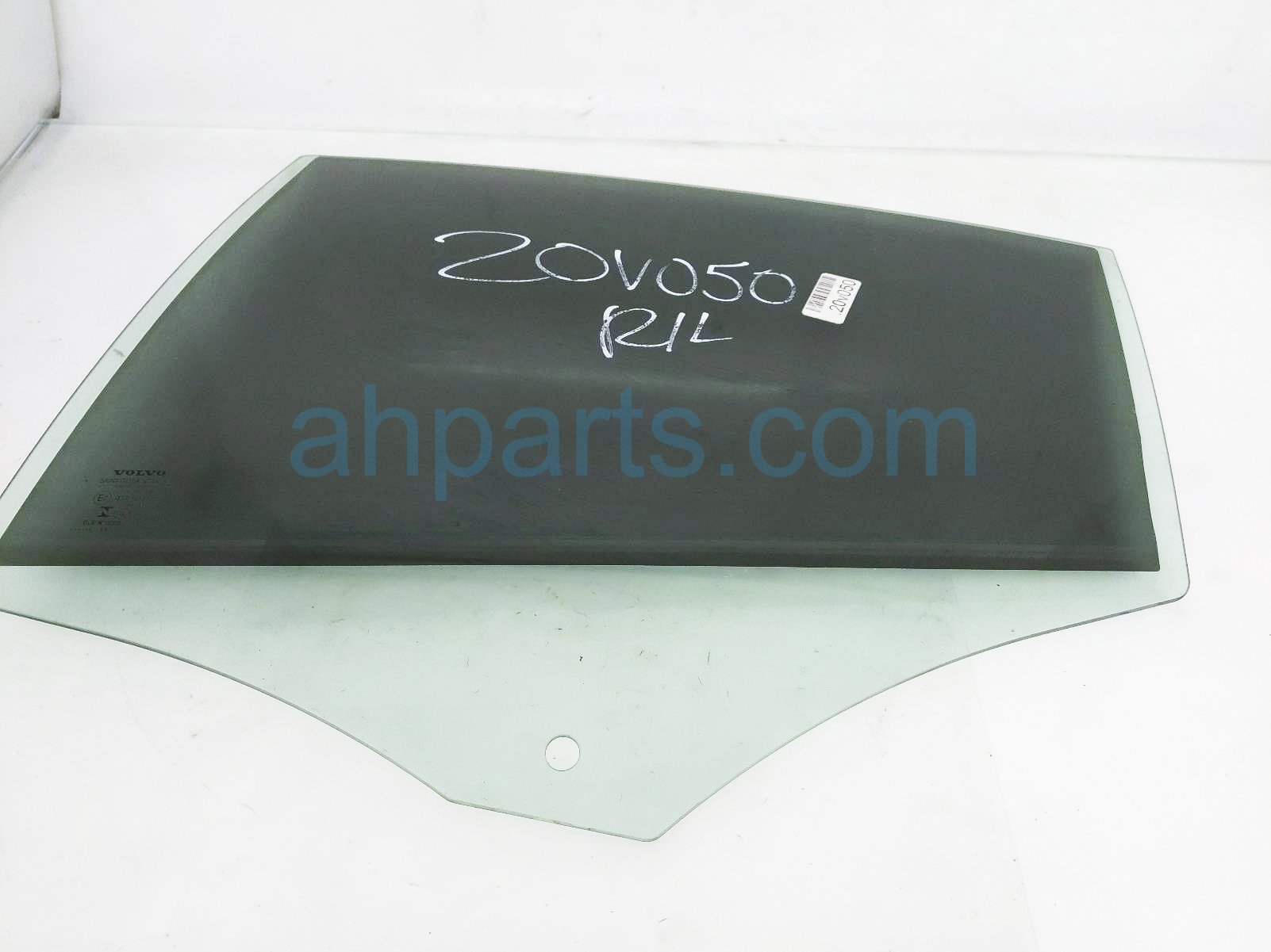 $75 Volvo RR/LH DOOR GLASS - TINTED