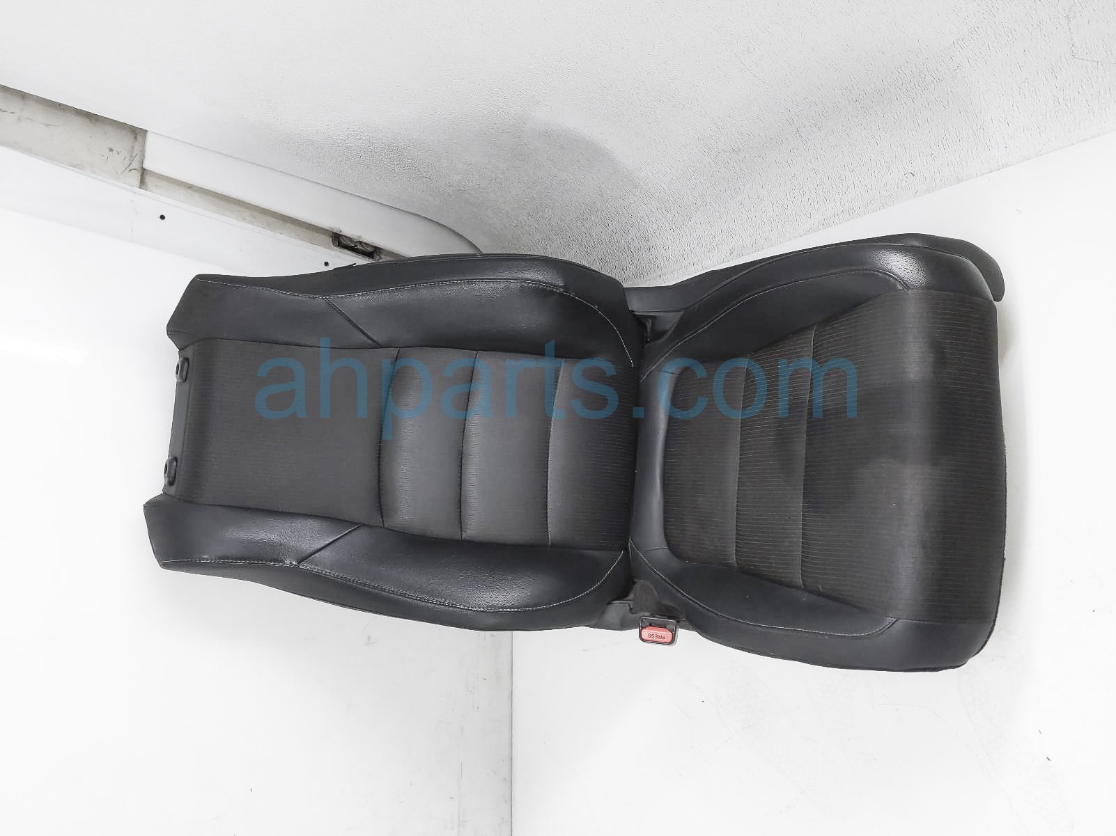 $99 Honda FR/RH SEAT - BLACK - W/O AIRBAG*