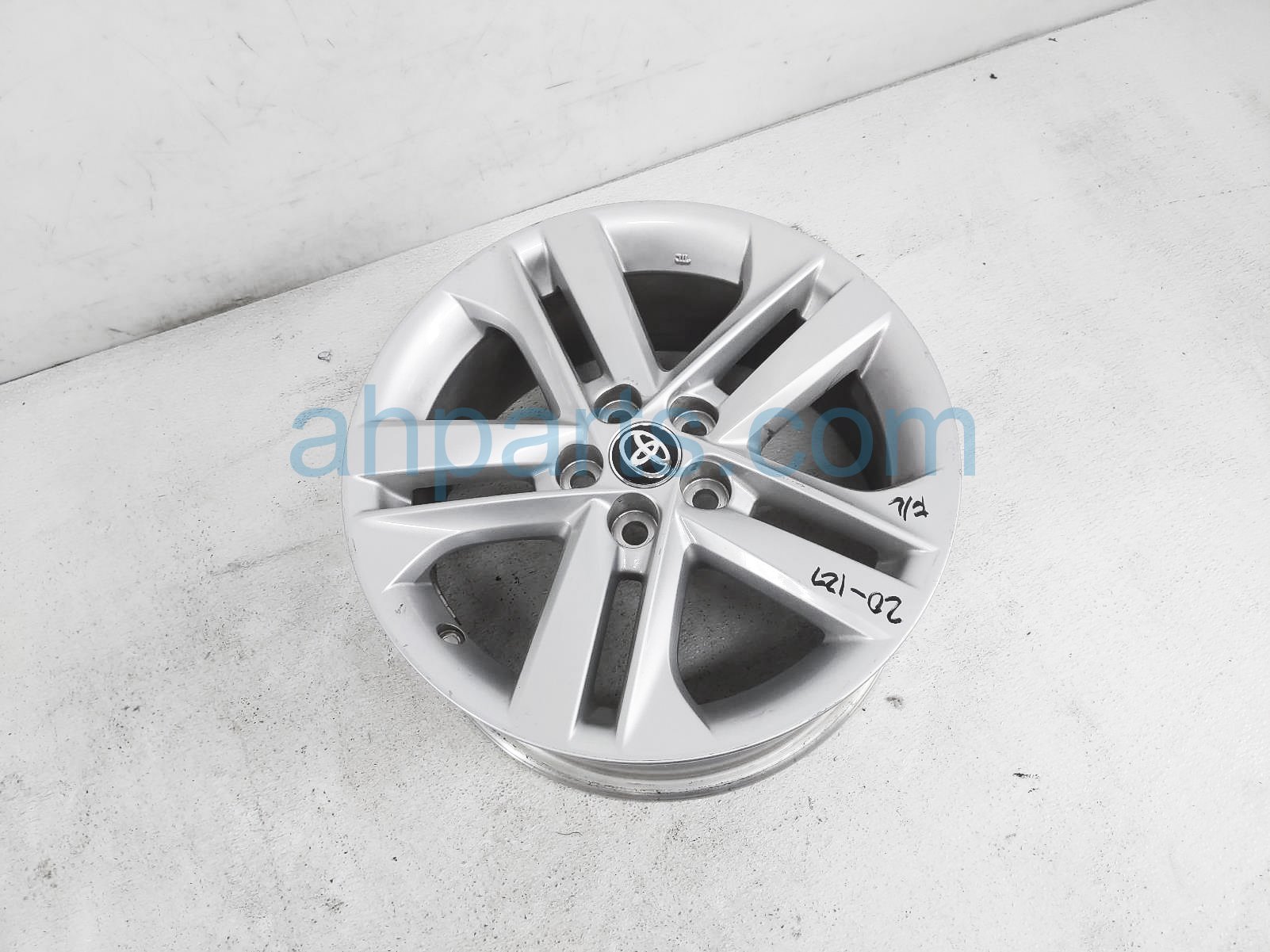 $109 Toyota FR/LH WHEEL / RIM