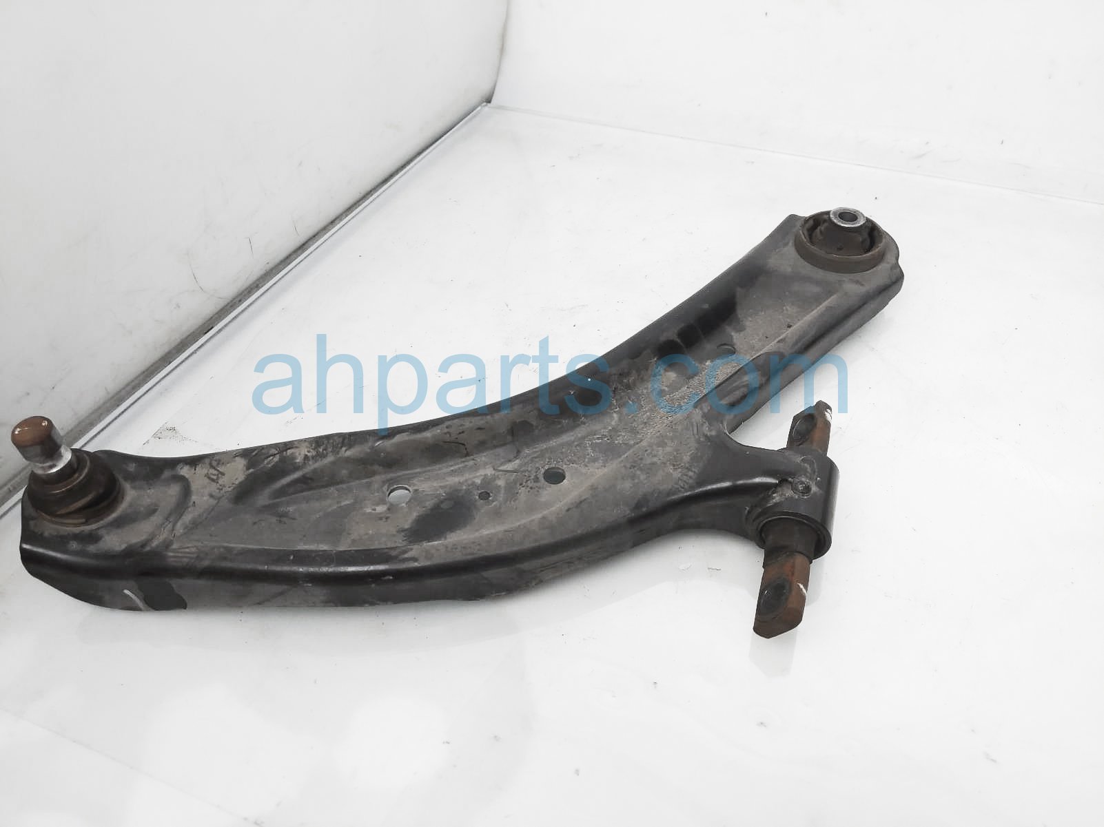 $125 Nissan FR/RH LOWER CONTROL ARM