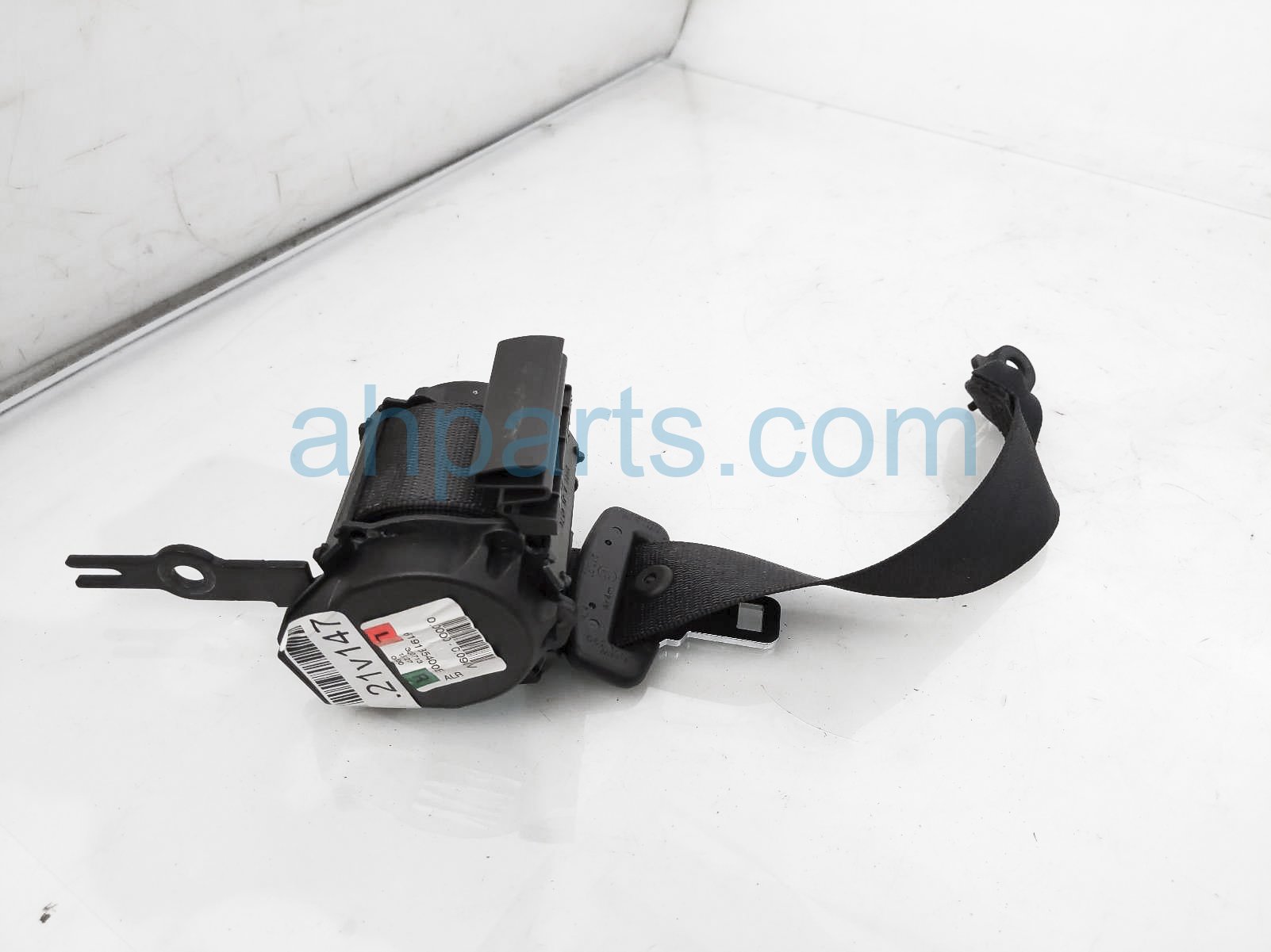 $40 BMW 2ND ROW RH SEAT BELT - BLACK